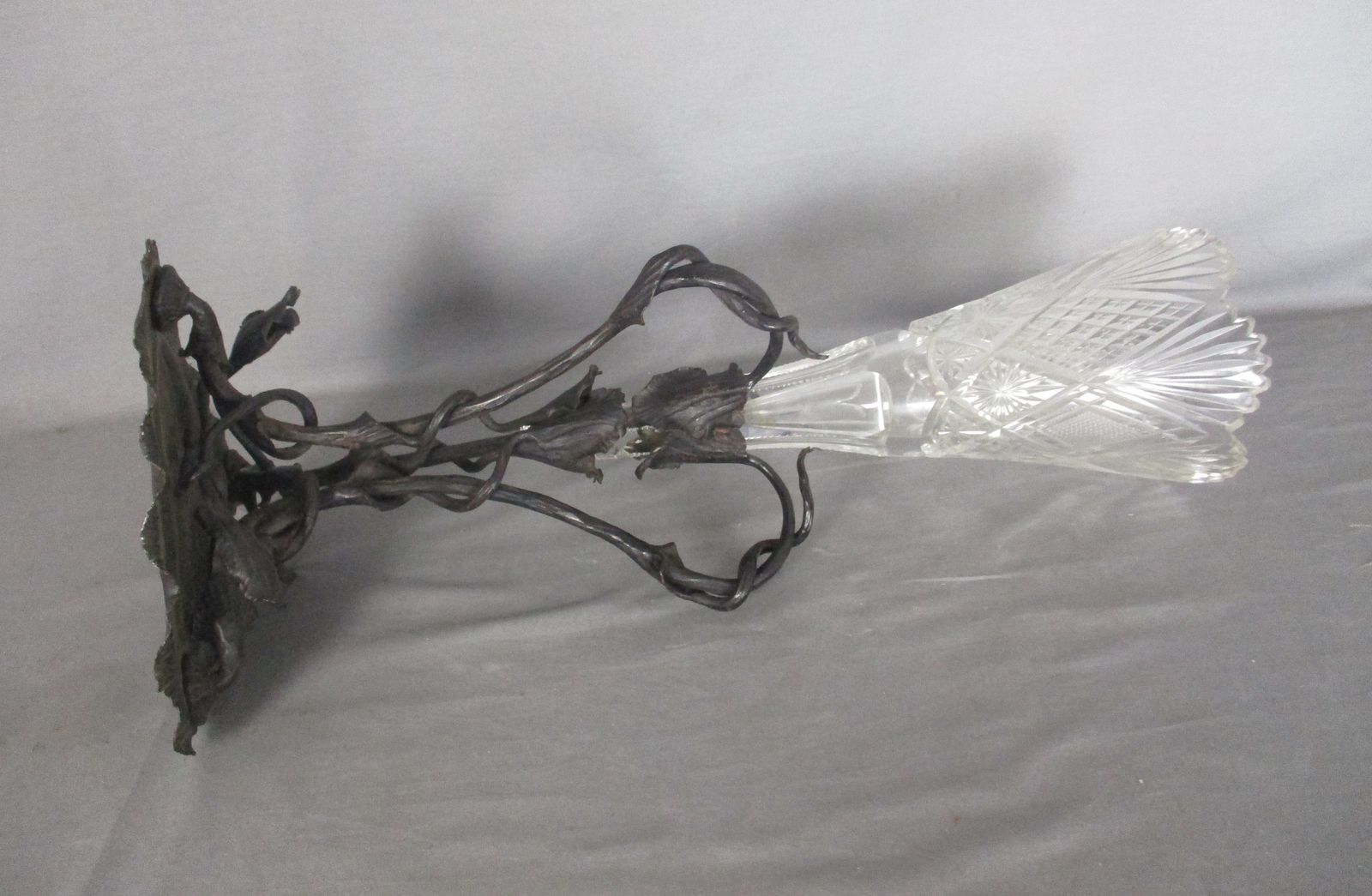 Epergne Trumpet Vase Etched Crystal  Center Table Piece Pique Fleur Van Boecke photo vinterior