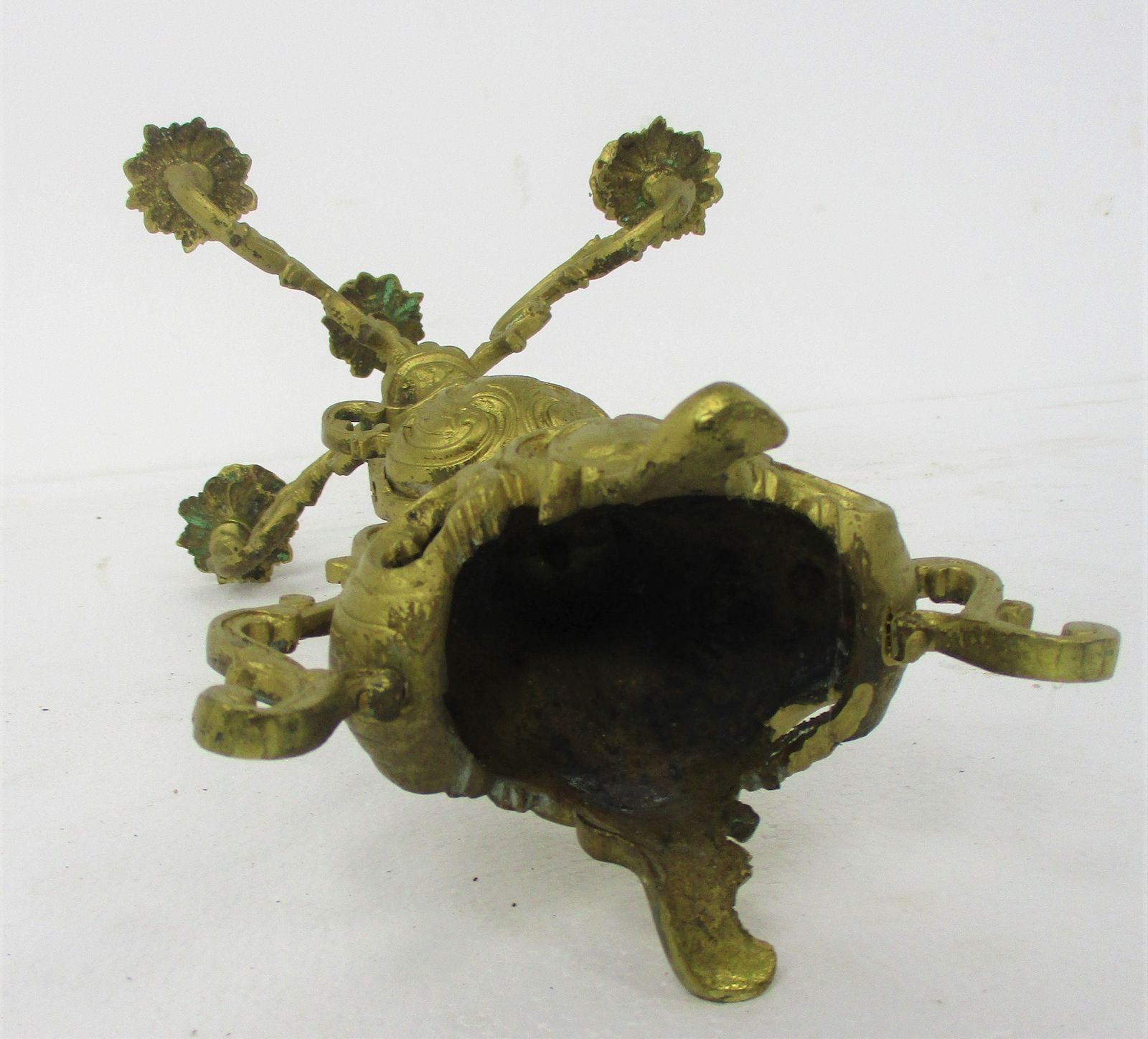 Gorgeous Brass Ornate Embossed Candle Holder Stick Candelabra 5 Arm Gold Painted photo vinterior