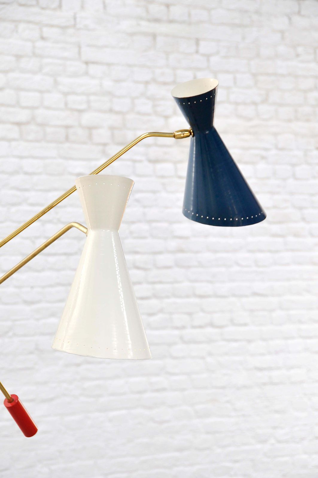 photo furniture Original 50's Italian Tricolor Counterweight “Diabolo” Floor Lamp