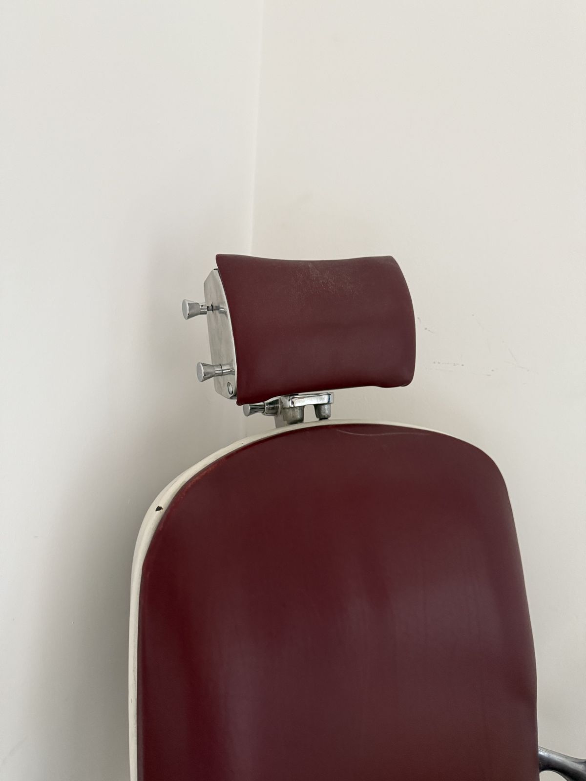 Gioia Catania Original Barber Chair Vintage photo 300.0