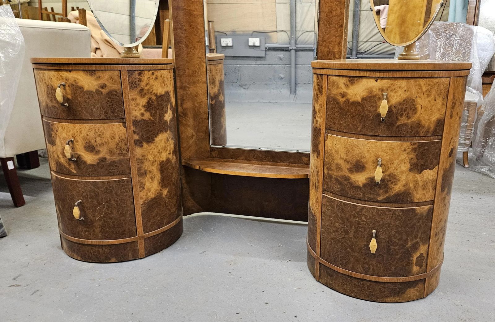 Art Deco Dressing Table photo vinterior