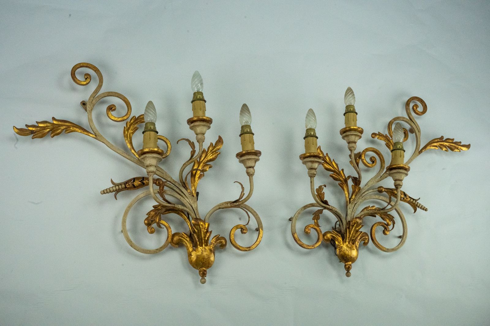 1300.0 Pair Of Large Floral Wall Lamps In Gilded And Lacquered Metal. Italy 1960s photo