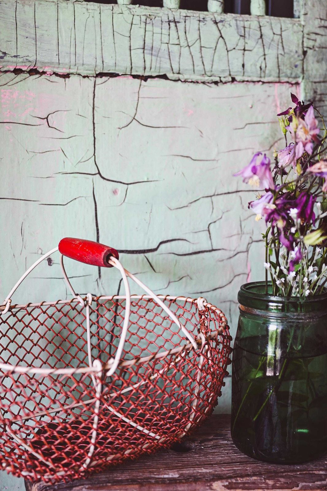 Rustic Red Wire Basket With Wooden Handle   Versatile Storage Solution For Home And Garden photo 63.0