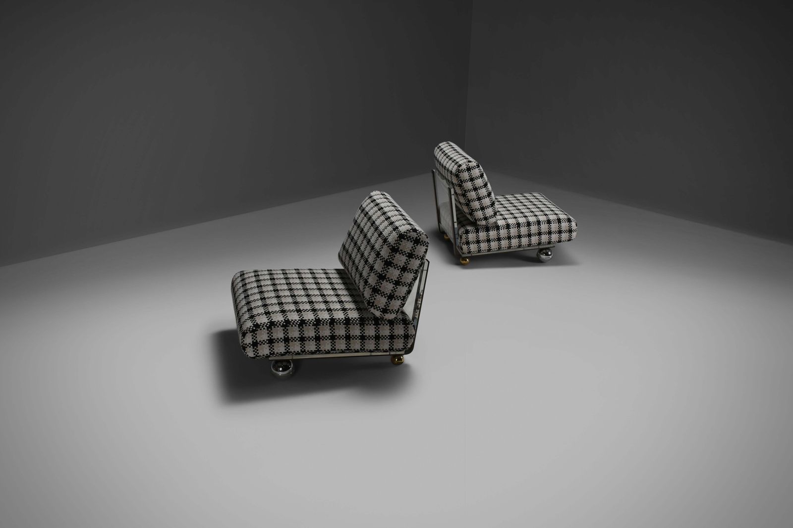 Set Of Gun Metal And Lucite Chairs By Galerie Maison Et Jardin, Paris, 1970s photo vinterior