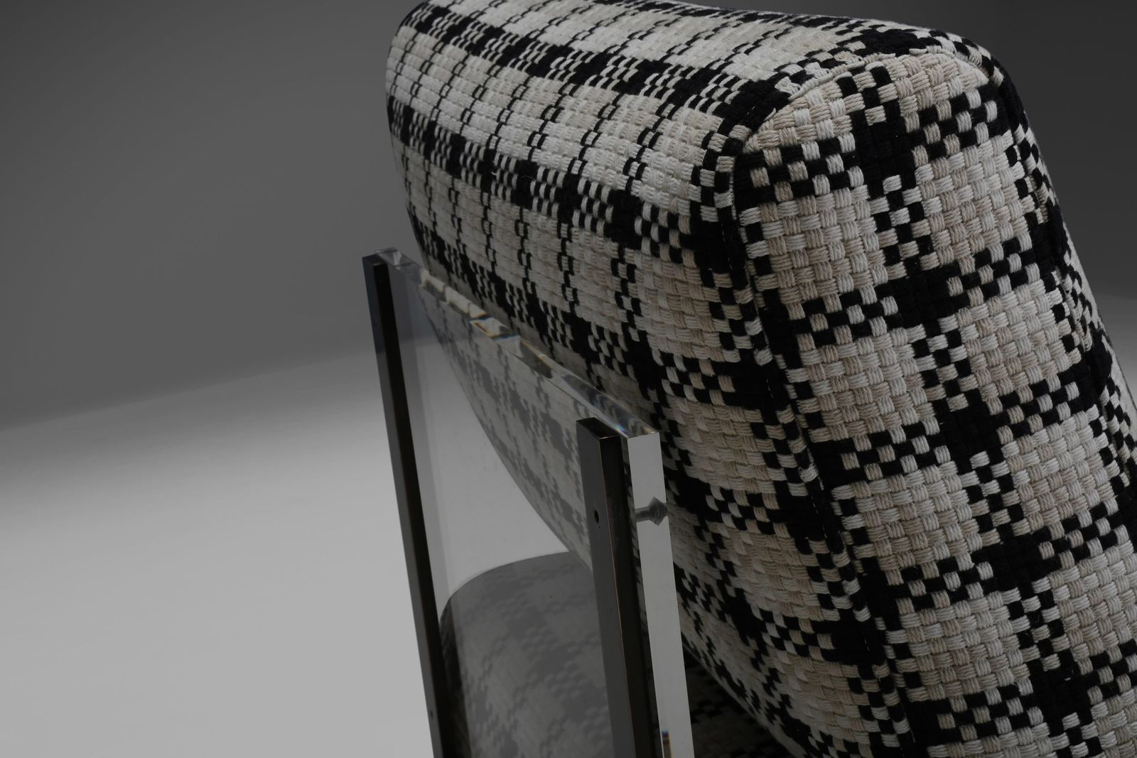 Set Of Gun Metal And Lucite Chairs By Galerie Maison Et Jardin, Paris, 1970s photo vintage