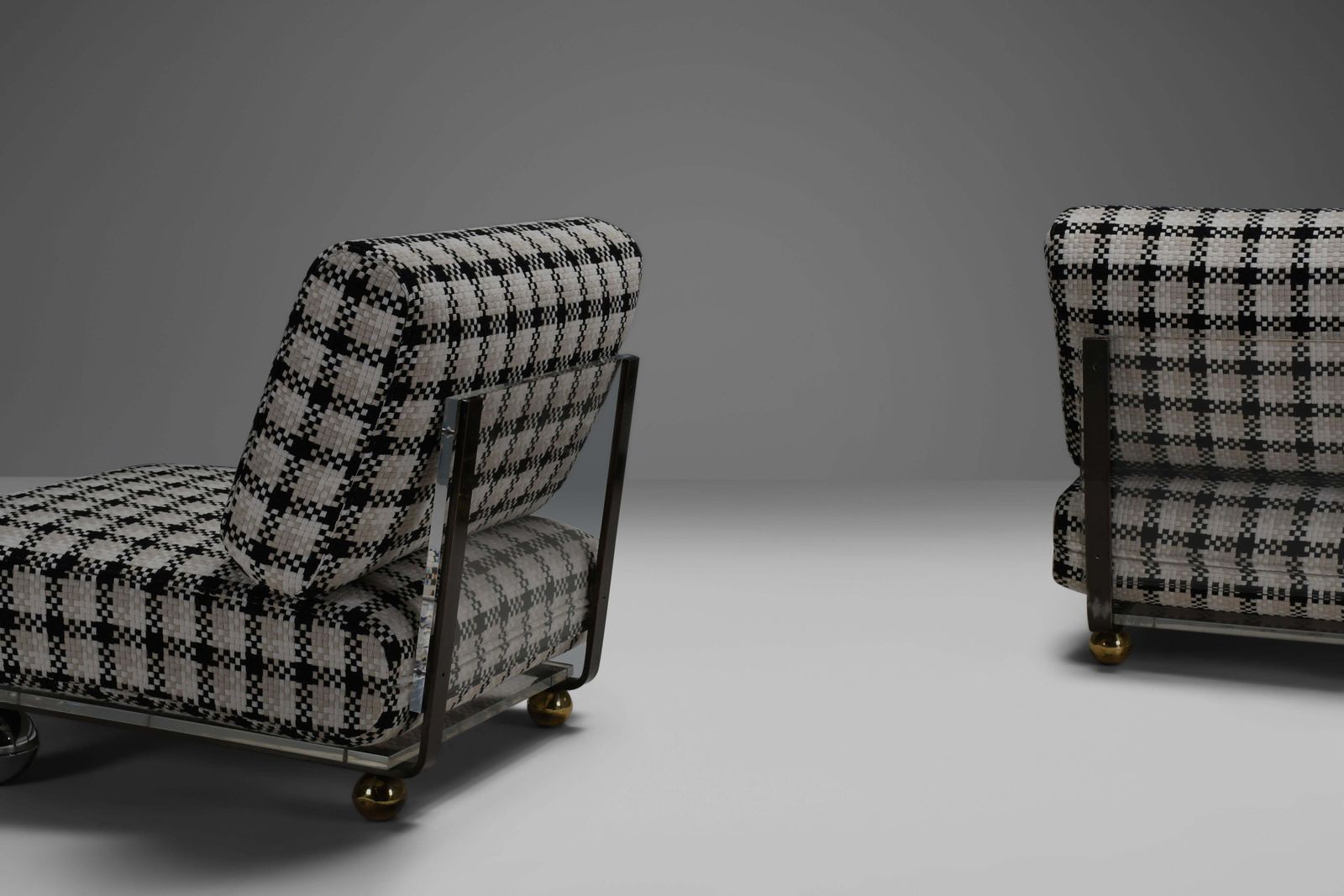 photo vintage Set Of Gun Metal And Lucite Chairs By Galerie Maison Et Jardin, Paris, 1970s
