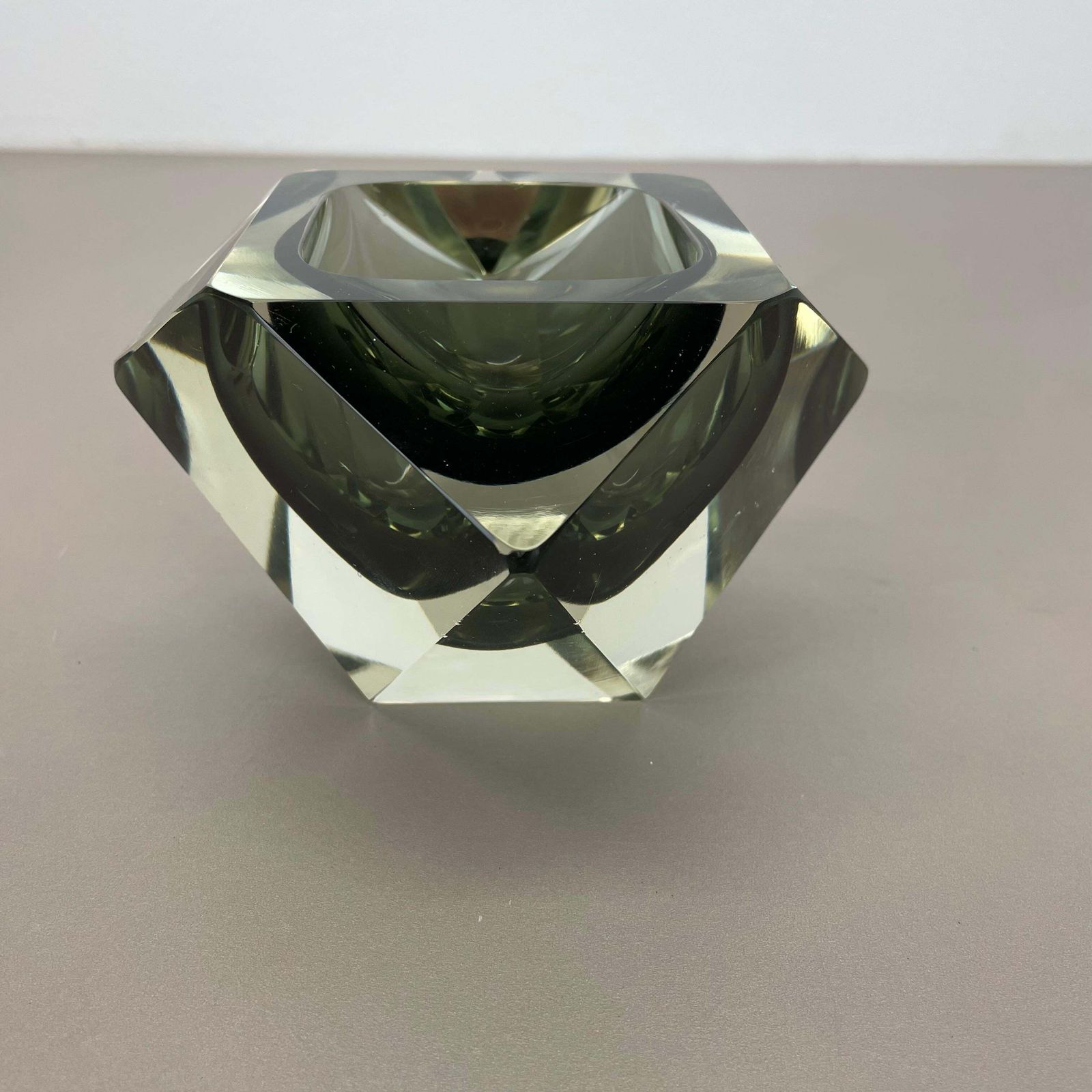 photo furniture Large 1.7kg Murano Glass Diamond Bowl Element By Flavio Poli Attrib., Italy 1970