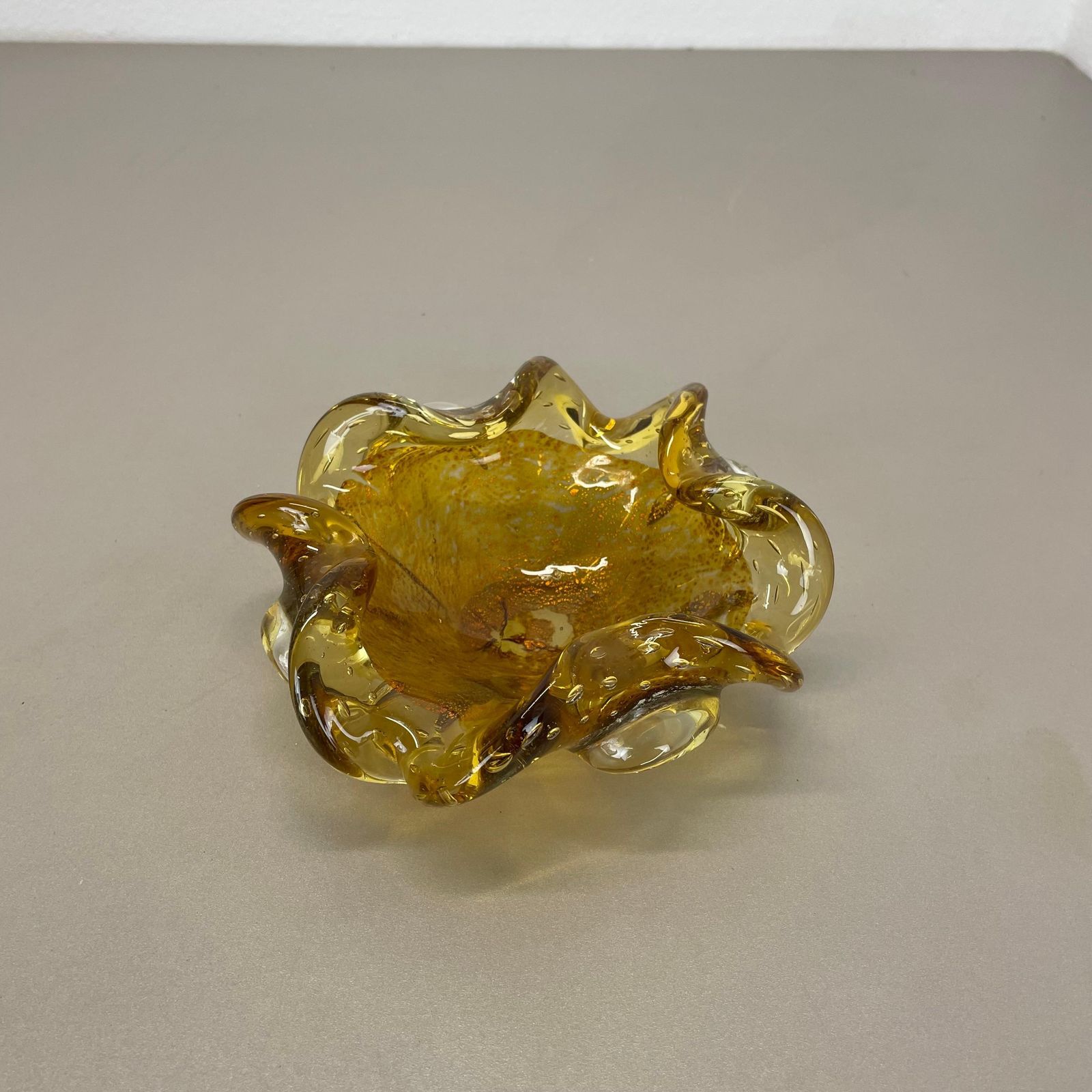 photo for sale Glass Bowl Element Shell Ashtray Murano Gold Dust Barovier And Toso, Italy 1970s