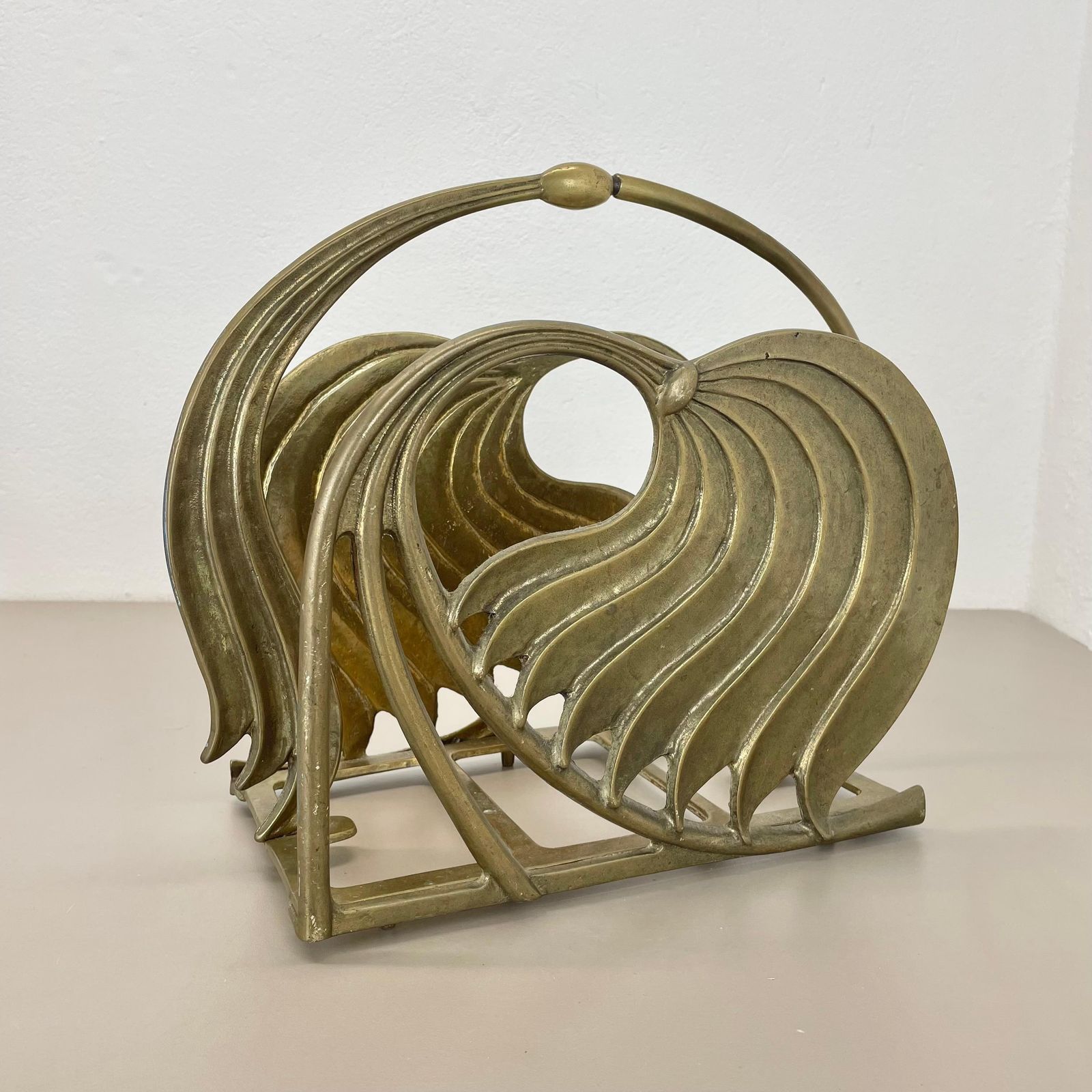 Hollywood Regency 4.8kg Brutalist Solid Brass Magazine Holder Stand, Italy 1970s photo furniture