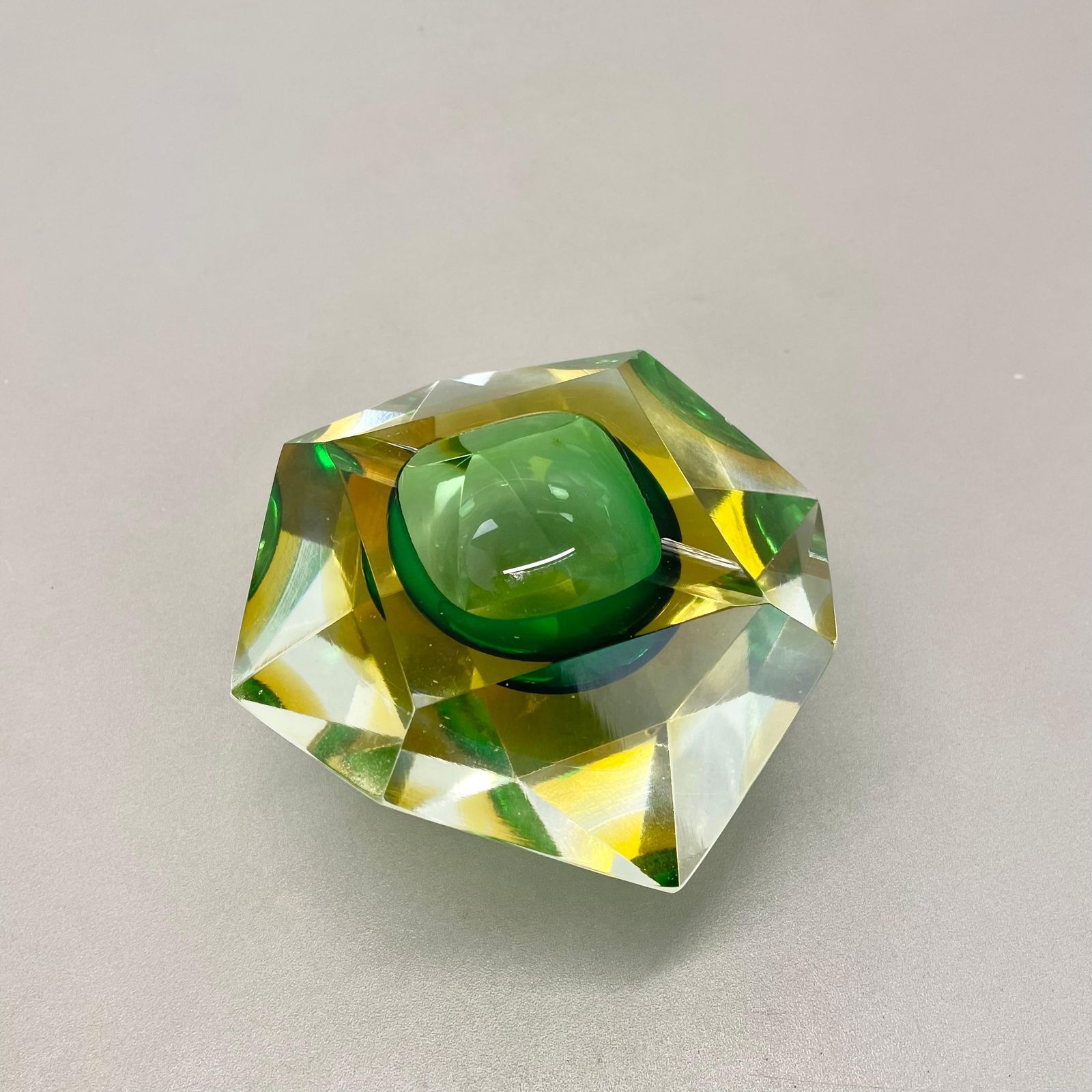 Murano Glass Faceted "Diamond" Sommerso Bowl Element Ashtray Murano Italy, 1970s photo Home Decor