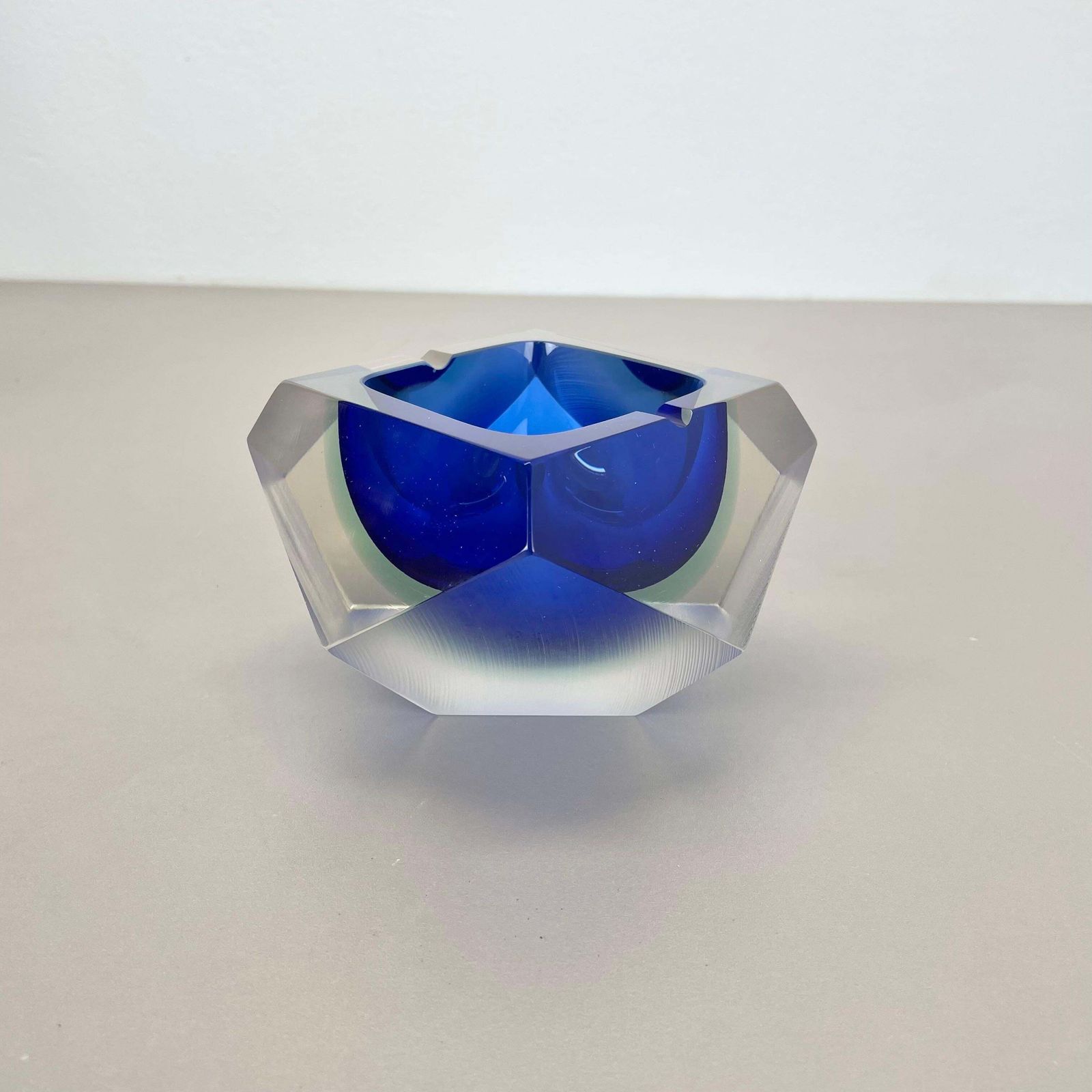 Xl 1.7kg Murano Glass Sommerso "Diamond" Bowl Ashtray By Flavio Poli Italy, 1970 photo for sale