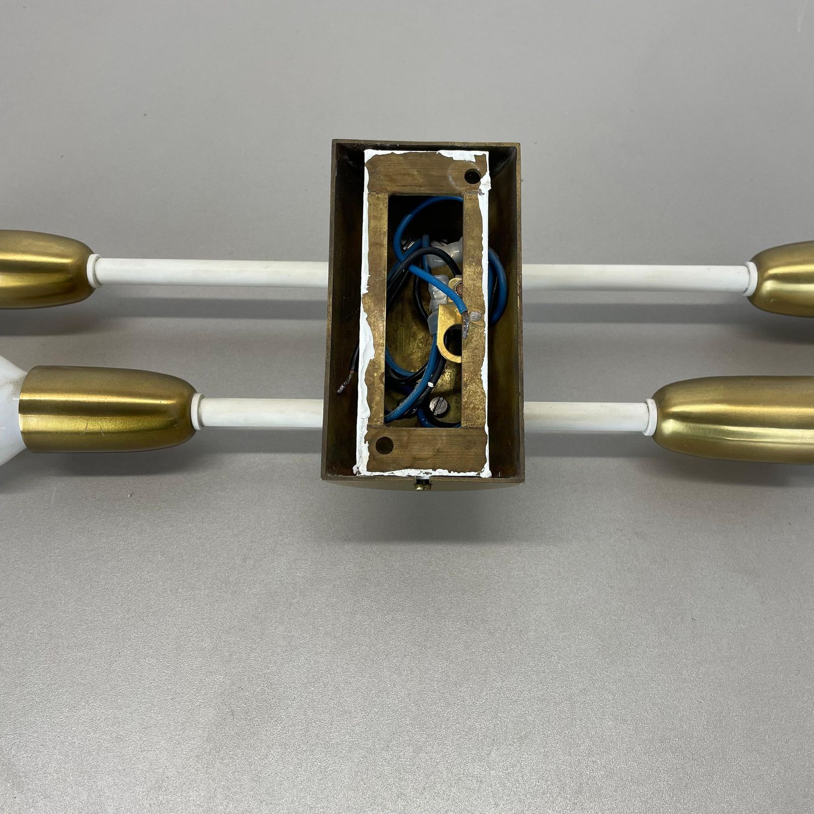 841.0 Rare Minimalist 37cm Brass Stilnovo Style Theatre Wall Light Sconce, Italy 1950s photo