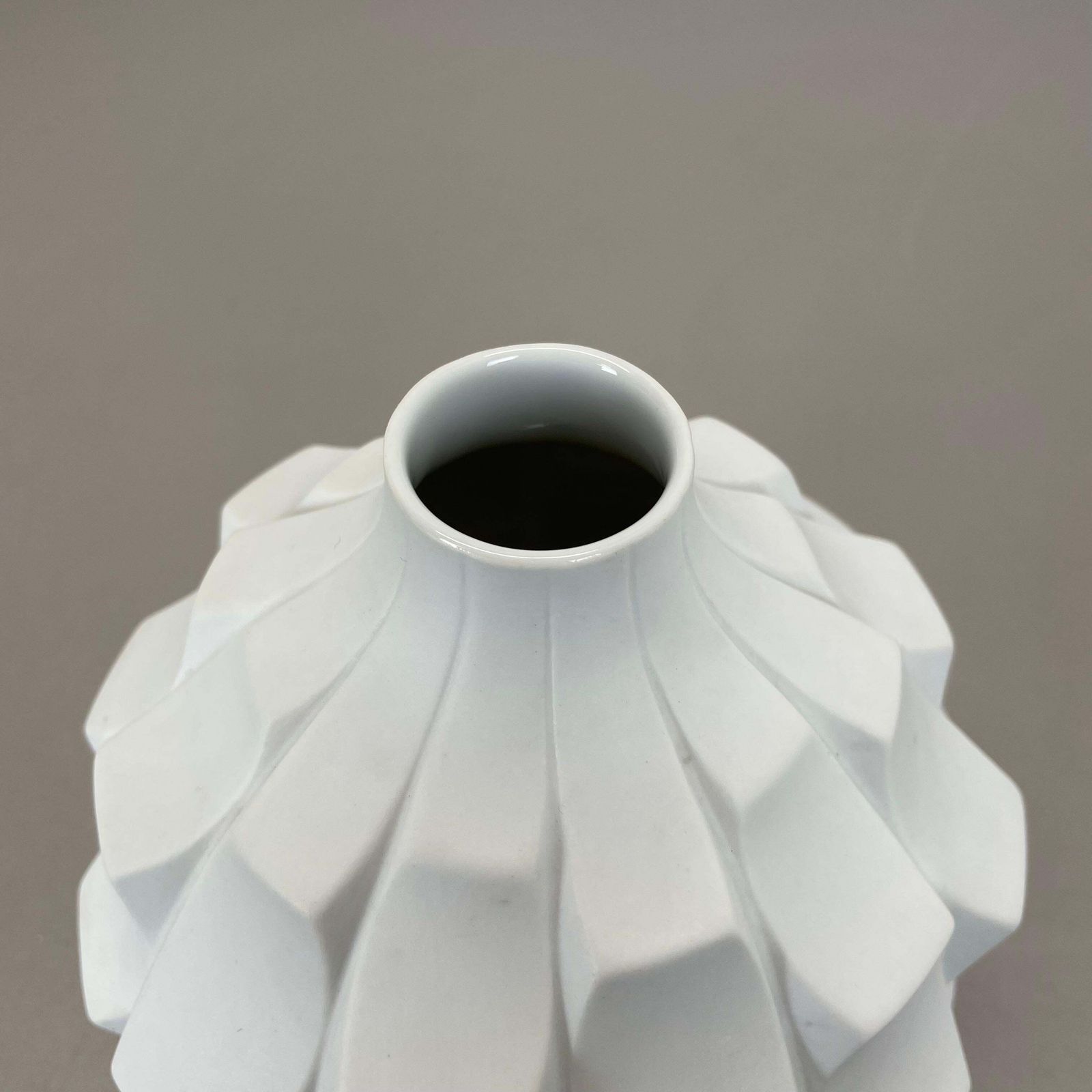 Op Art Vase Porcelain Vase Heinrich Fuchs For Hutschenreuther, Germany, 1970s photo vinterior