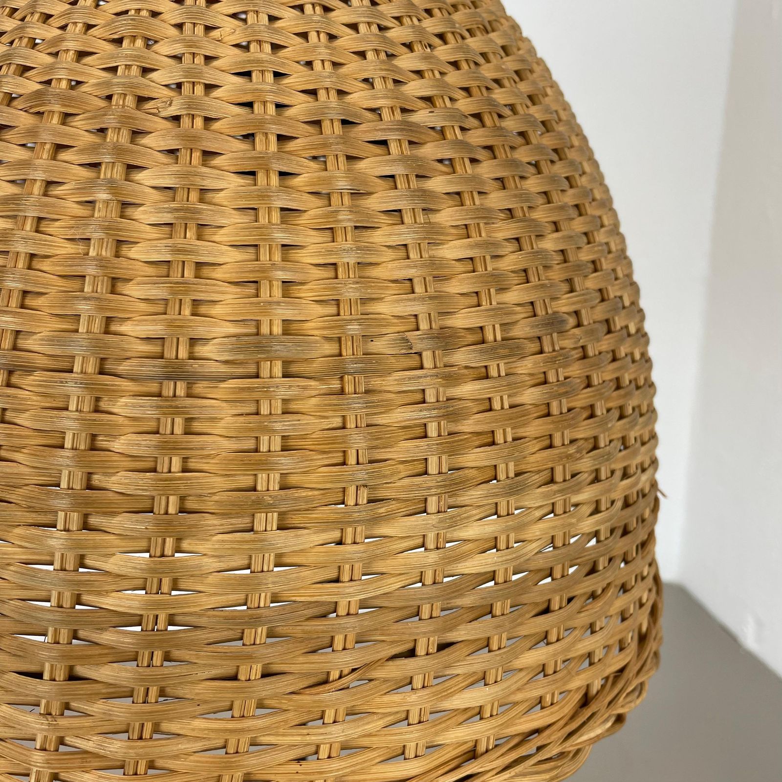 photo furniture Xxl 57cm Beautiful Kalmar Style Metal + Rattan Tripod Table Light, Austria 1960s