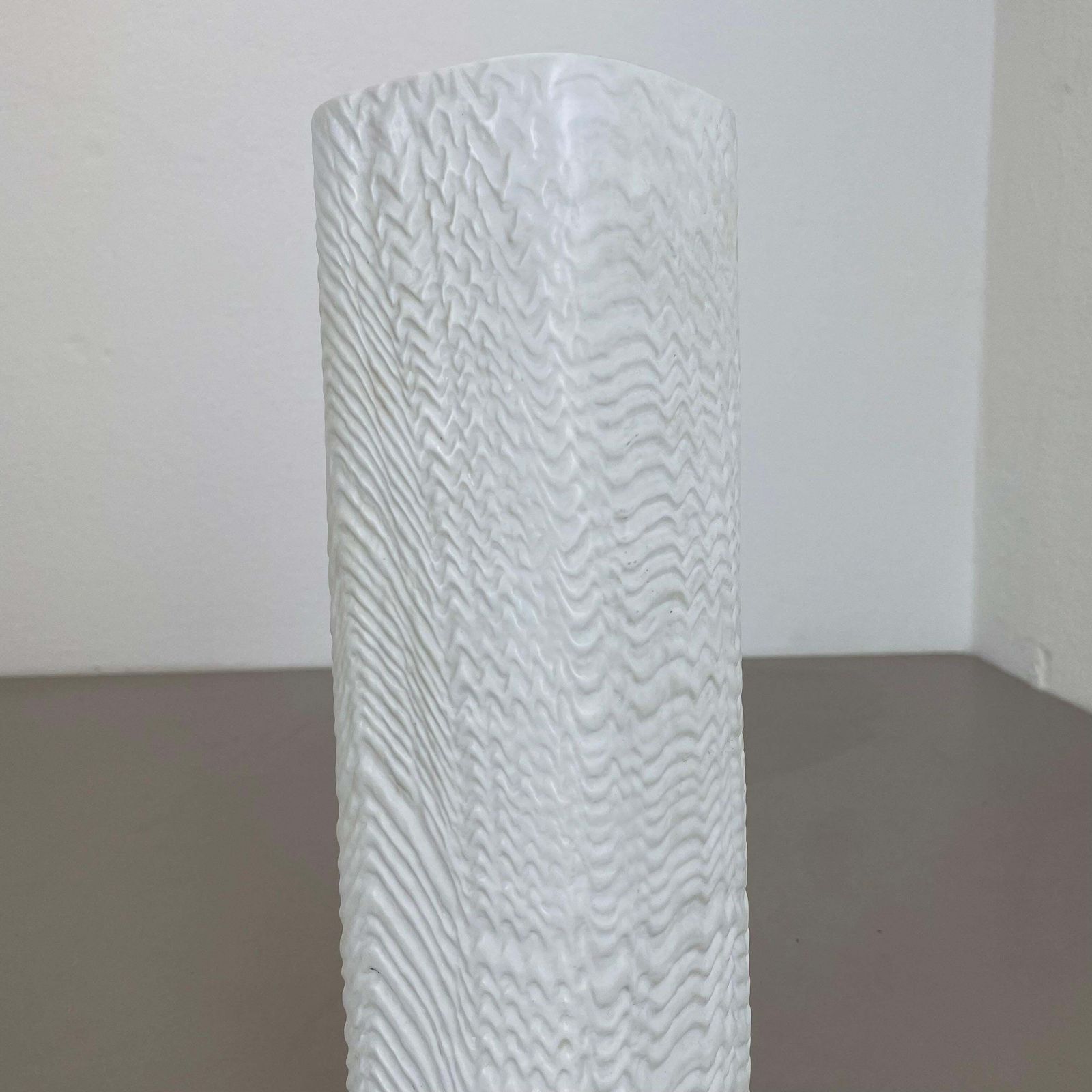 photo furniture Large 30cm Op Art Vase Porcelain Vase By Martin Freyer For Rosenthal, Germany