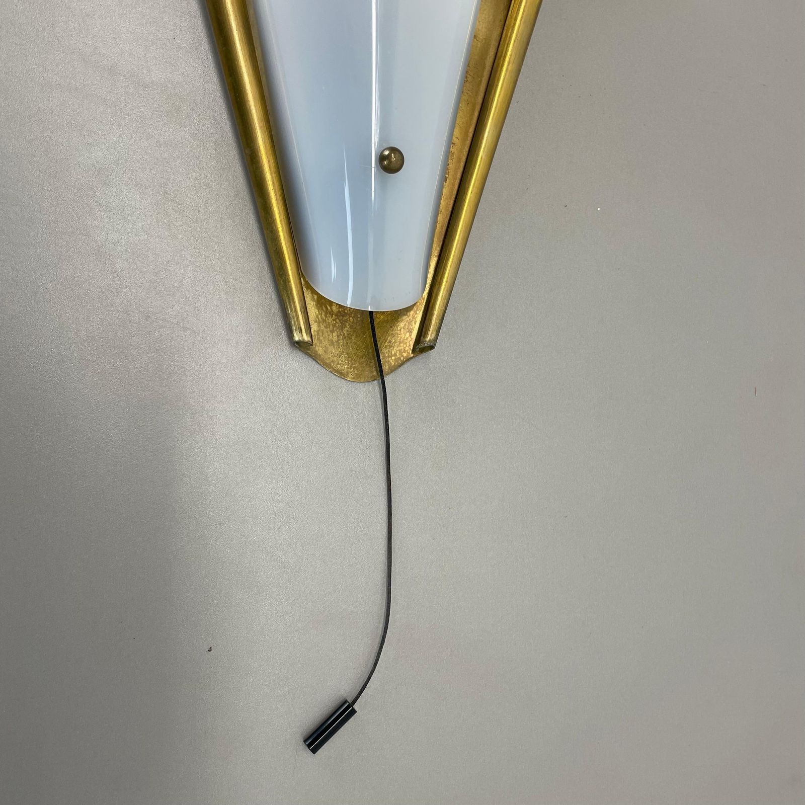 Rare Minimalist Brass And Plexiglass Stilnovo Style Wall Light, Italy 1950s photo 531.0
