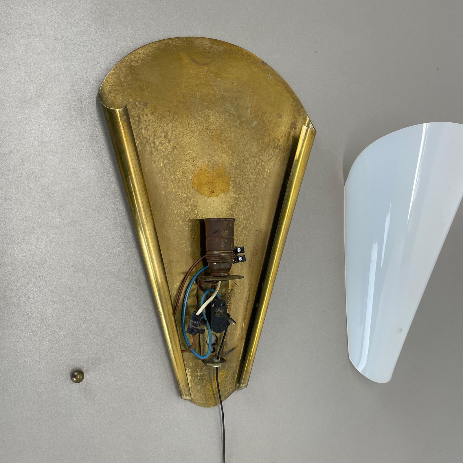 photo buy Rare Minimalist Brass And Plexiglass Stilnovo Style Wall Light, Italy 1950s