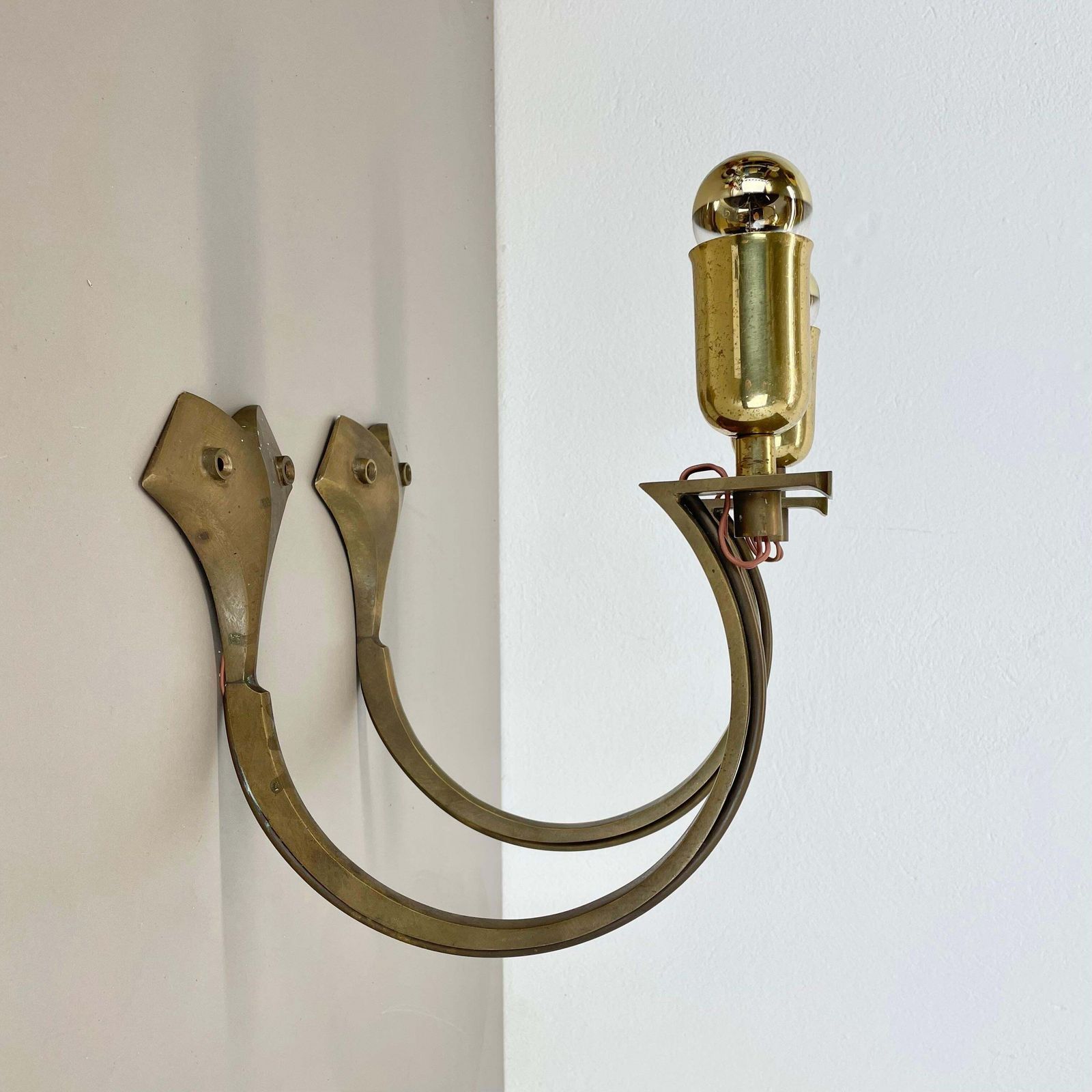 Set Of Two Large 28cm Brutalist Bronze Brass Wall Sconces, Italy 1950s photo vinterior