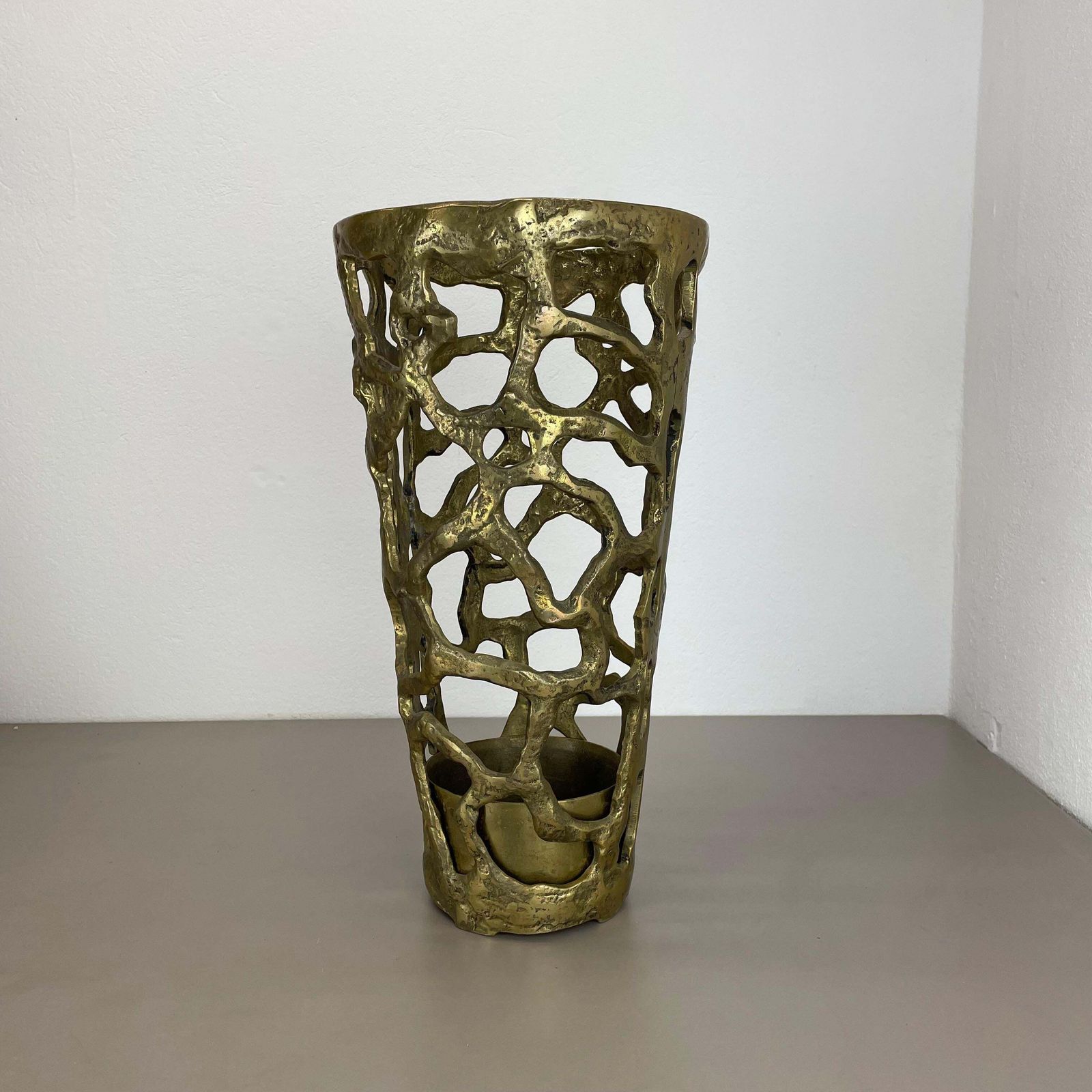 Hollywood Regency Solid 11kg Brutalist Brass Umbrella Stand, Italy, 1970s photo furniture