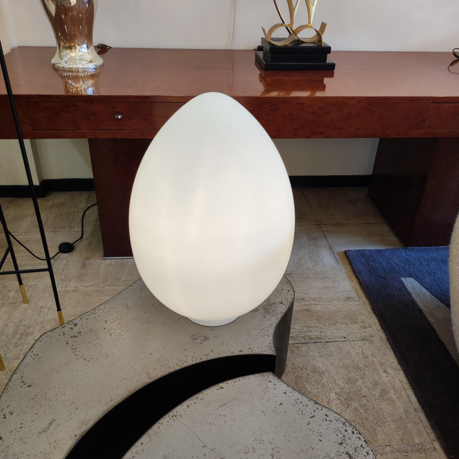 photo vintage "Egg" Table Lamp In The Taste Of Uovo Lamp By Ben Swildens