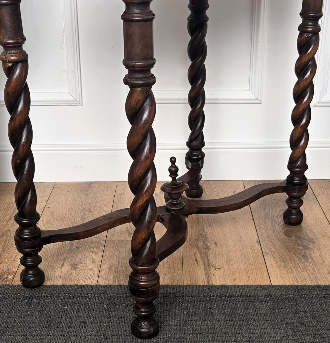 photo furniture Antique Italian Walnut Console Desk Side Table With Carved Legs
