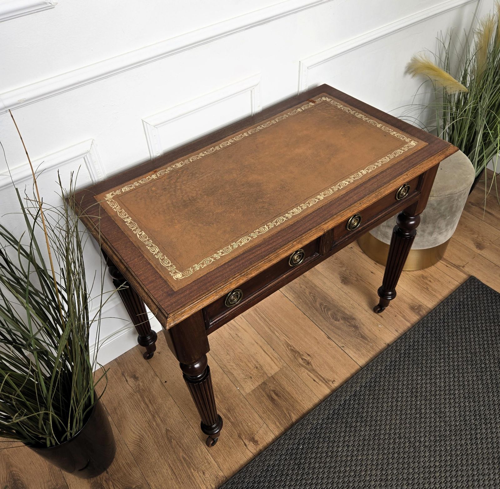 1960s Italian Art Deco Mid Century Walnut Brass Leather Desk Writing Table photo vinterior