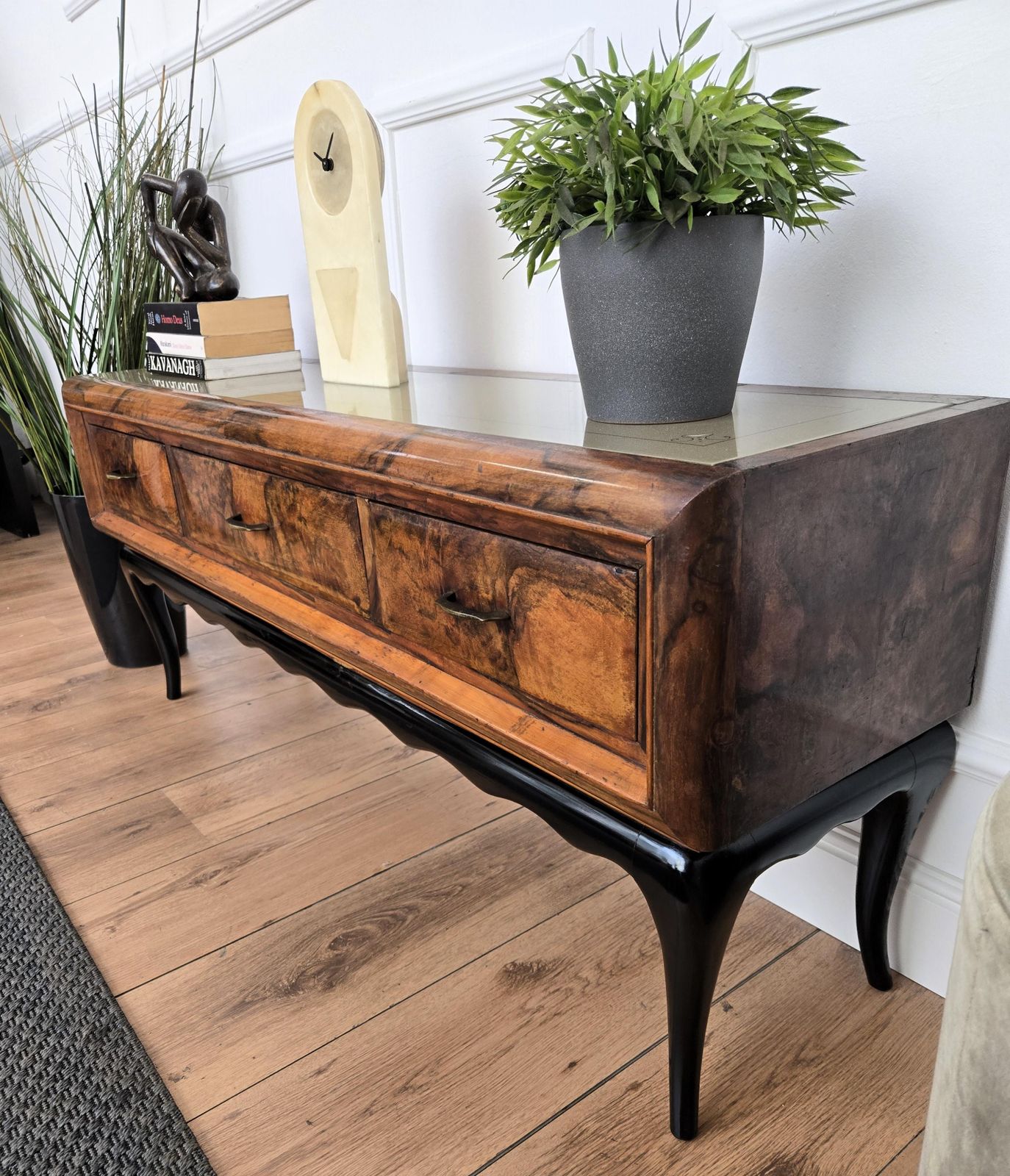 1950s Art Deco Mid Century Regency Italian Burl And Brass Low Consolle Sidetable photo for sale