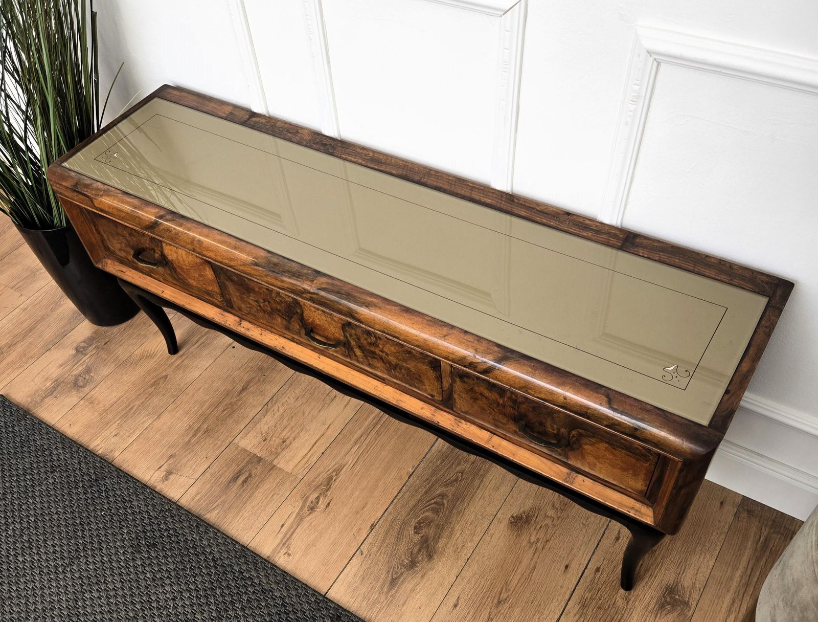 1950s Art Deco Mid Century Regency Italian Burl And Brass Low Consolle Sidetable photo vinterior
