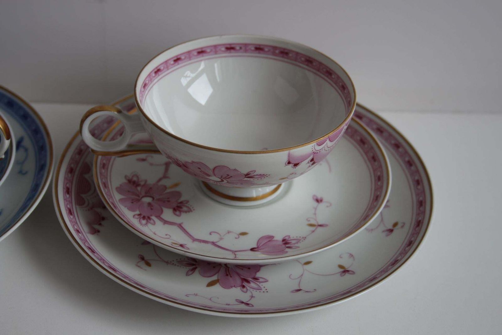 Wallendorf 1764 “Friendship” Porcelain Tea Set – Pink & Blue Service For Two photo 558.0