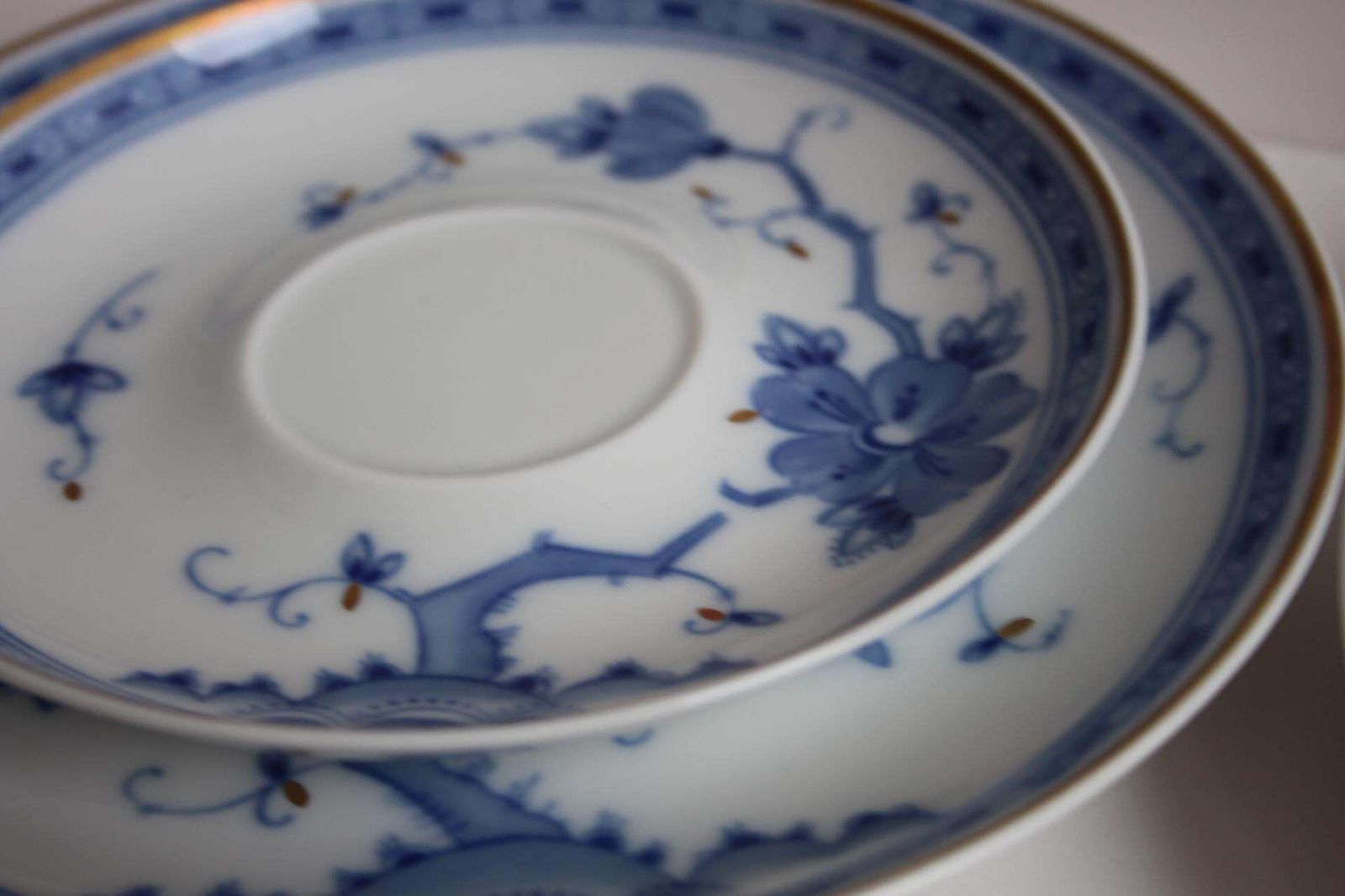 photo furniture Wallendorf 1764 “Friendship” Porcelain Tea Set – Pink & Blue Service For Two