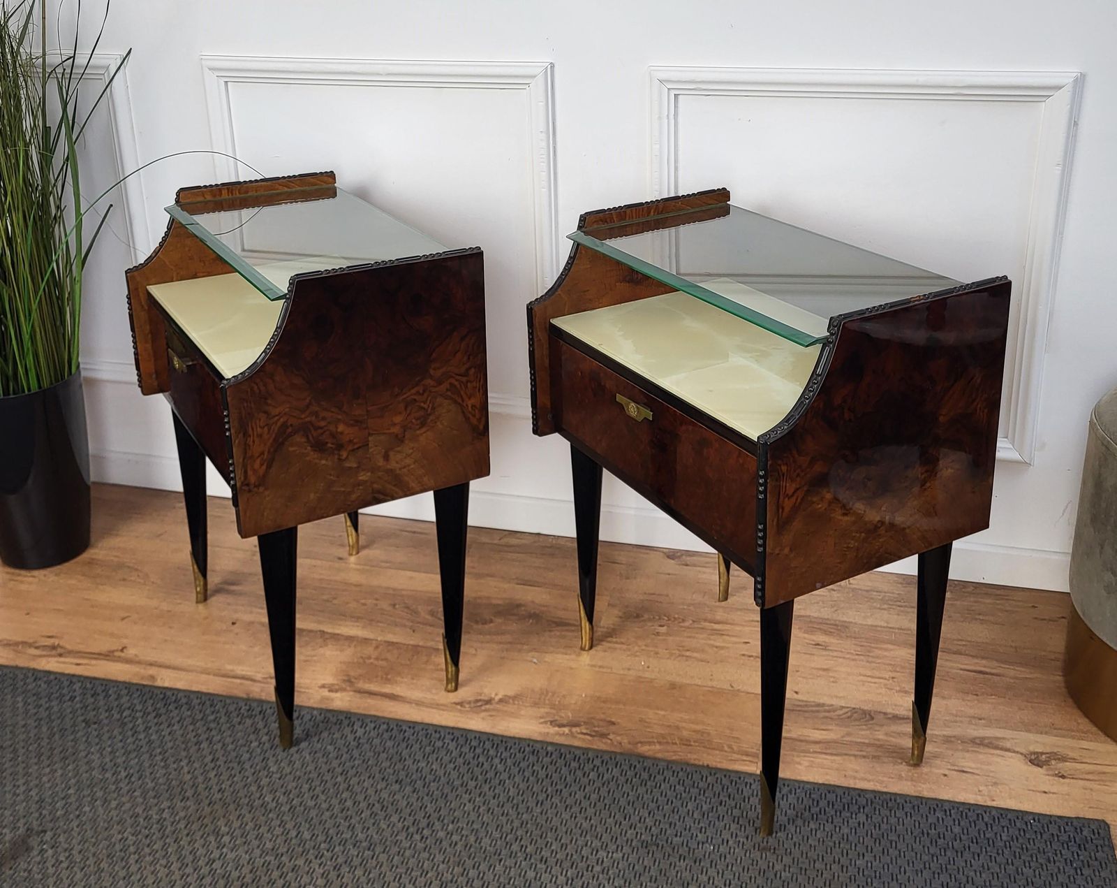 Italian Midcentury Art Deco Nightstands Bed Side Tables Wood Brass & Glass photo vinterior