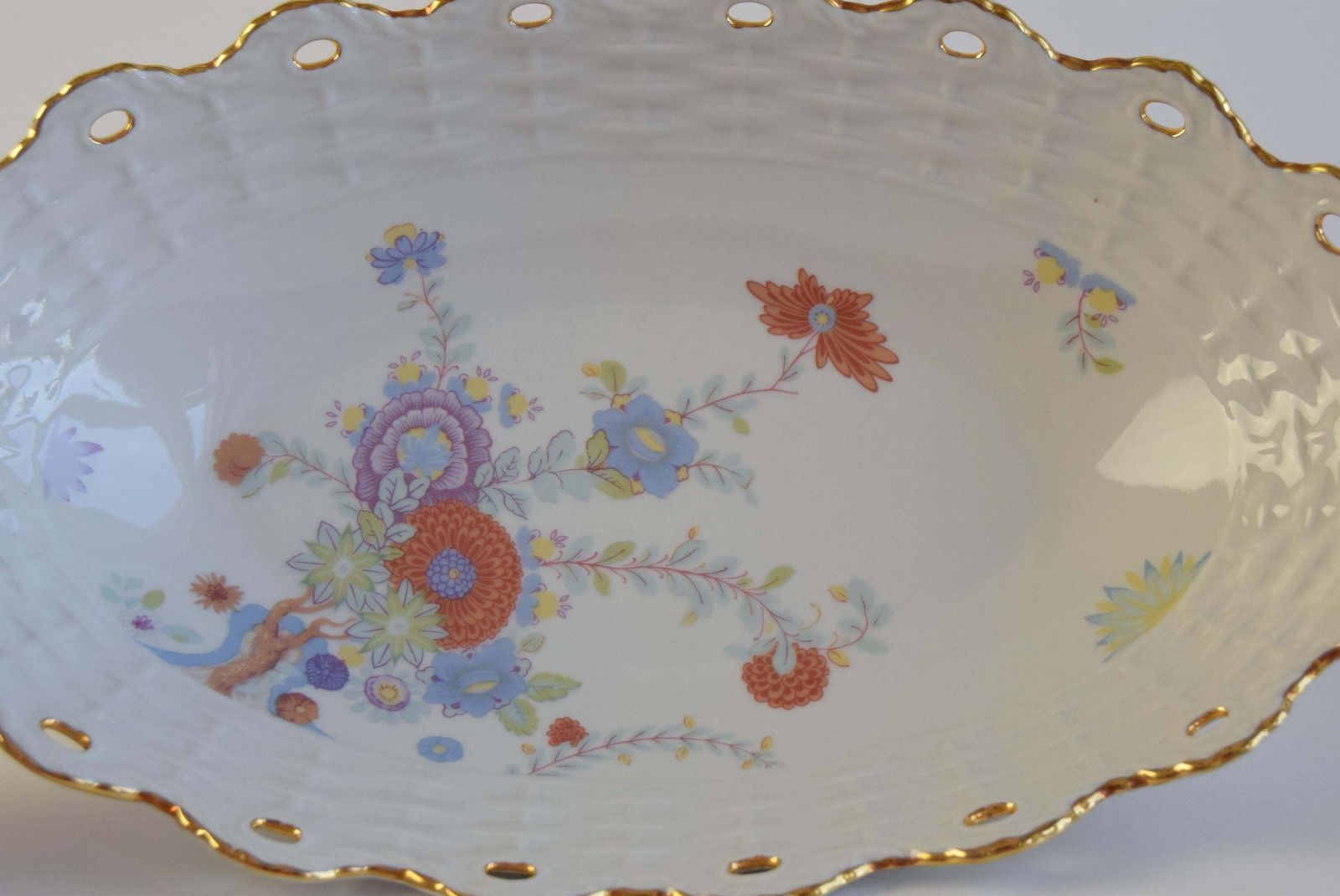 Pirken Hammer Porcelain Basket And Bowl Set With Gold Trim photo 305.0