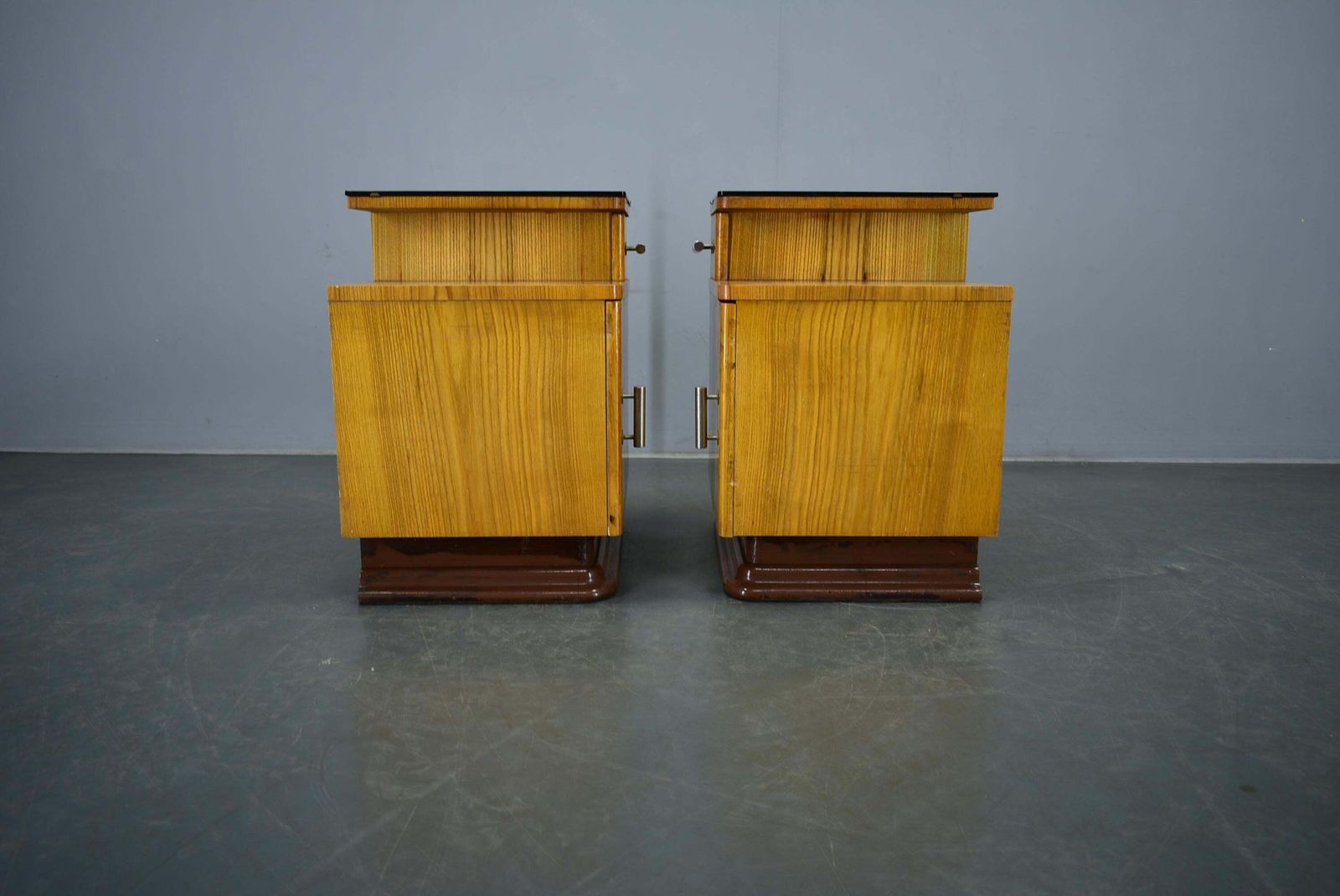 photo vintage 1942s Set Of Bedside Tables By Jindrich Halabala, Czechoslovakia