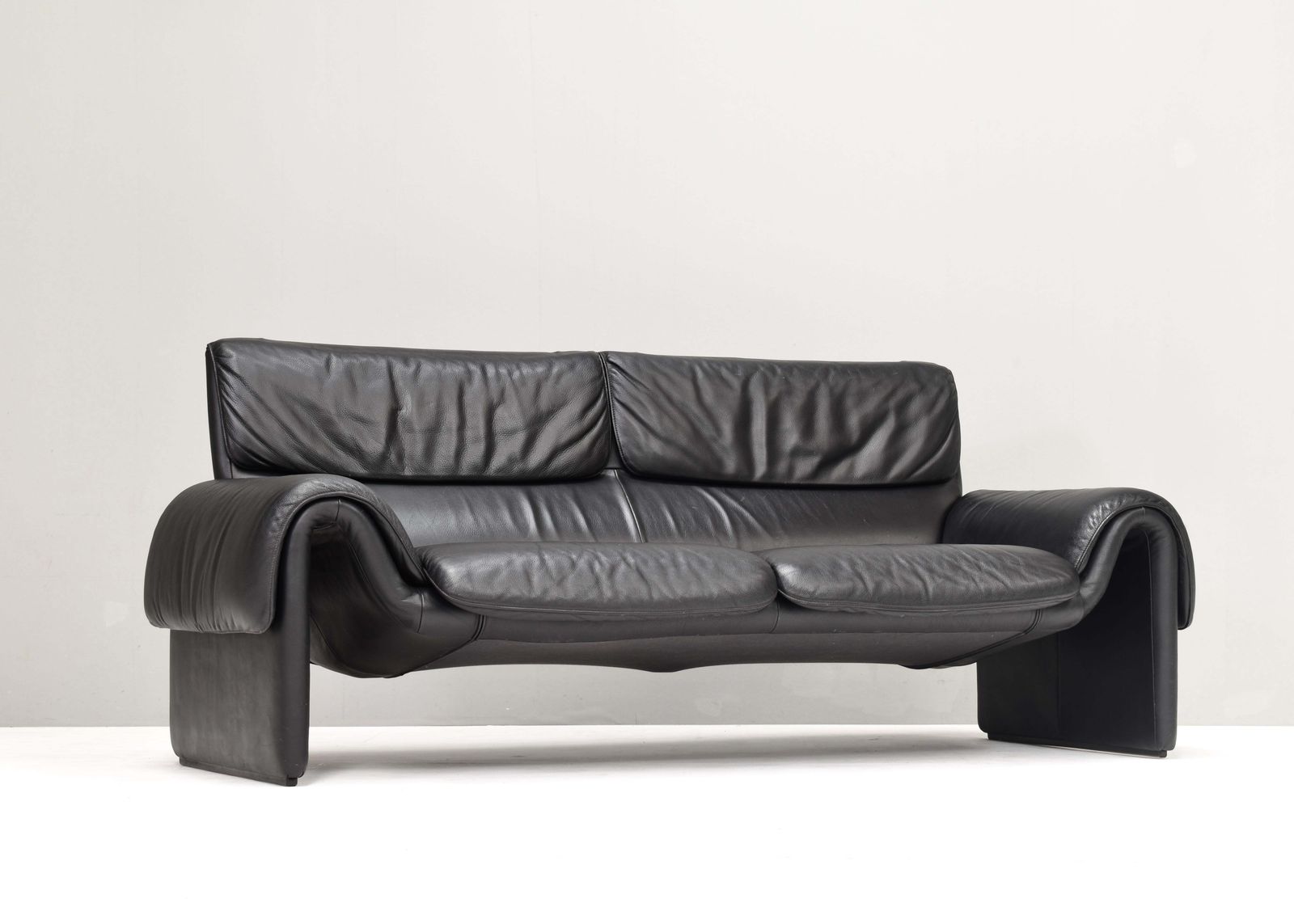 De Sede Ds 2011 Two Seat Sofa In Black Leather, Switzerland   Circa 1980 90 photo for sale