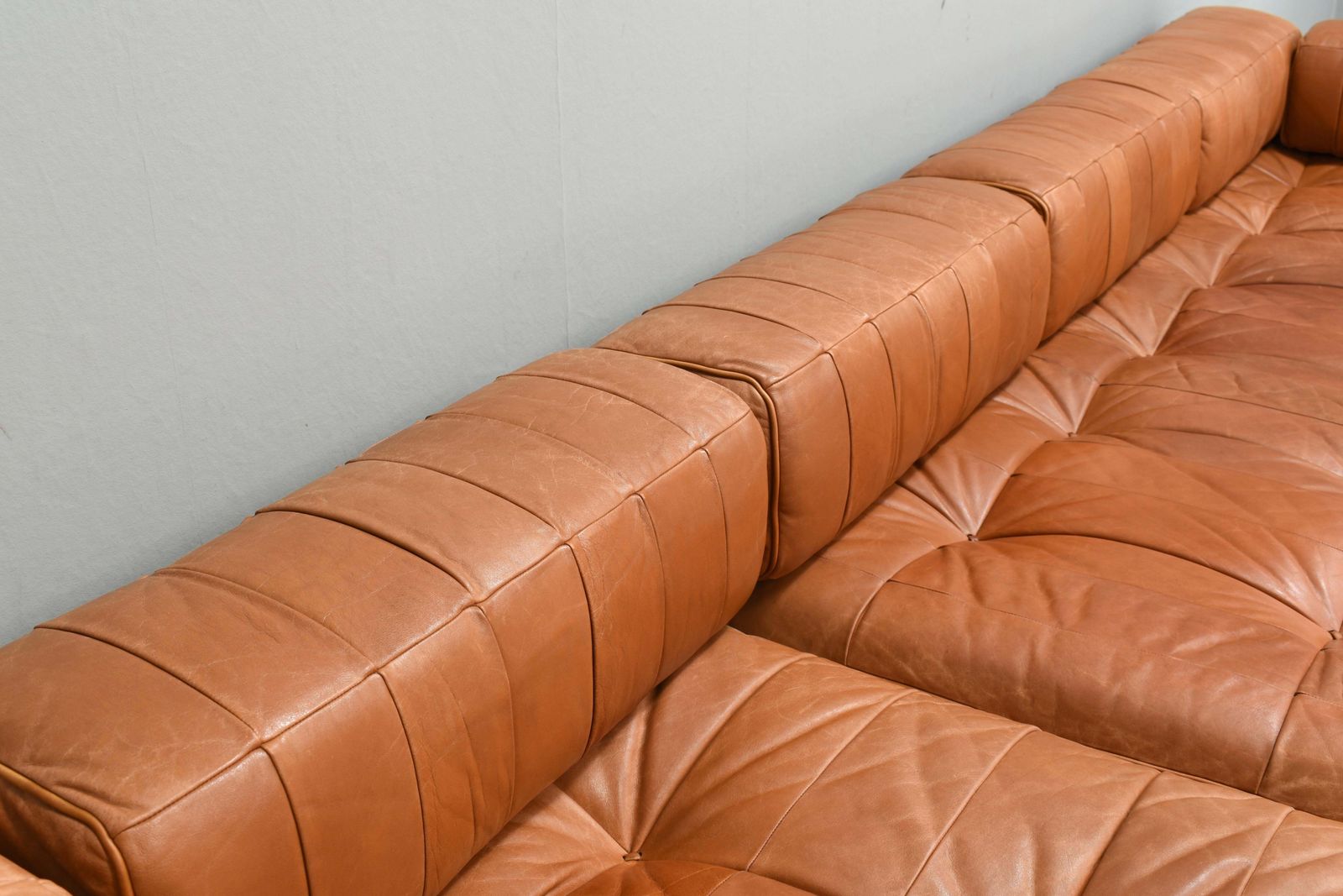 photo vintage Pair Of De Sede Ds80 Daybed Sofas In Cognac Tan Leather   Switzerland, 1970s