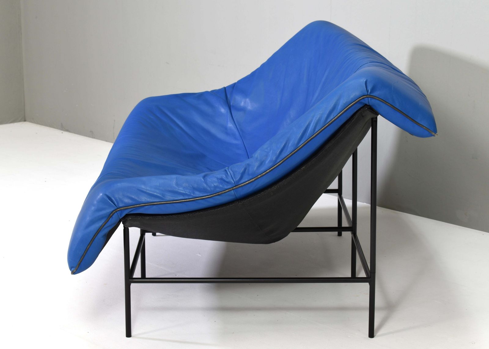 Butterfly Sofa In Leather By Gerard Van Den Berg For Montis, Netherlands, 1980's photo vinterior
