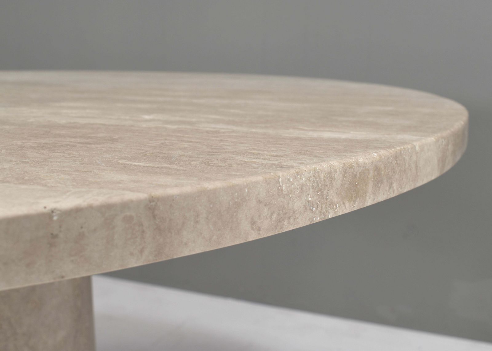 photo vinterior Exquisite Round Travertine Dining Table In The Manor Of Up& Up