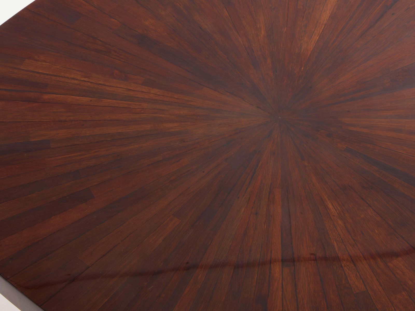 Table basse française en marqueterie de noyer, 1970 photo Mobilier