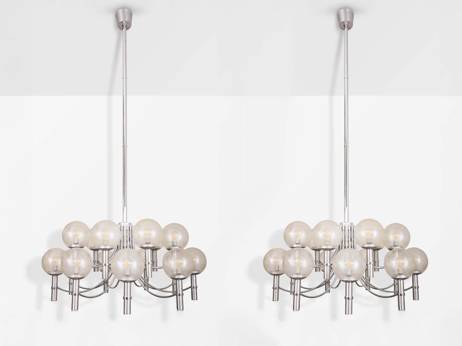 Paire de lustres véronais uniques, acier et verre de Murano, 65 pouces, 1970 photo furniture