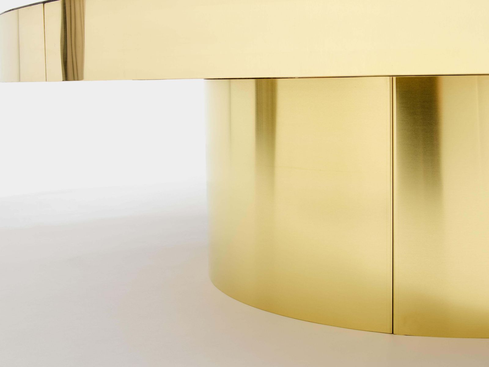 Table basse en marqueterie de bambou et laiton, années 1980 photo buy