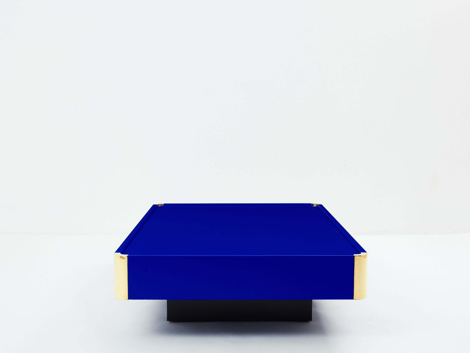Table basse laquée bleu Majorelle et laiton, attribuée à Willy Rizzo, années 1970 photo 10208.0