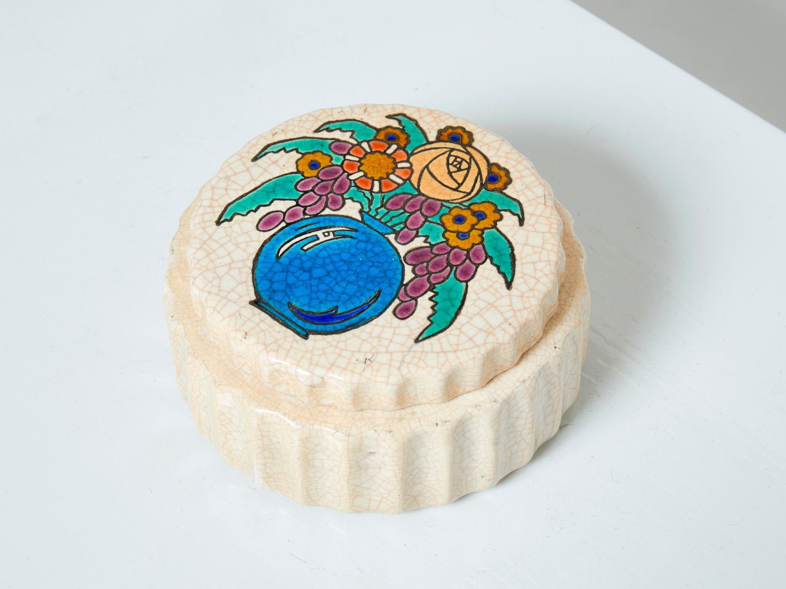 Grande boîte ronde Art déco aux fleurs crème, Emaux De Longwy, 1930 photo furniture