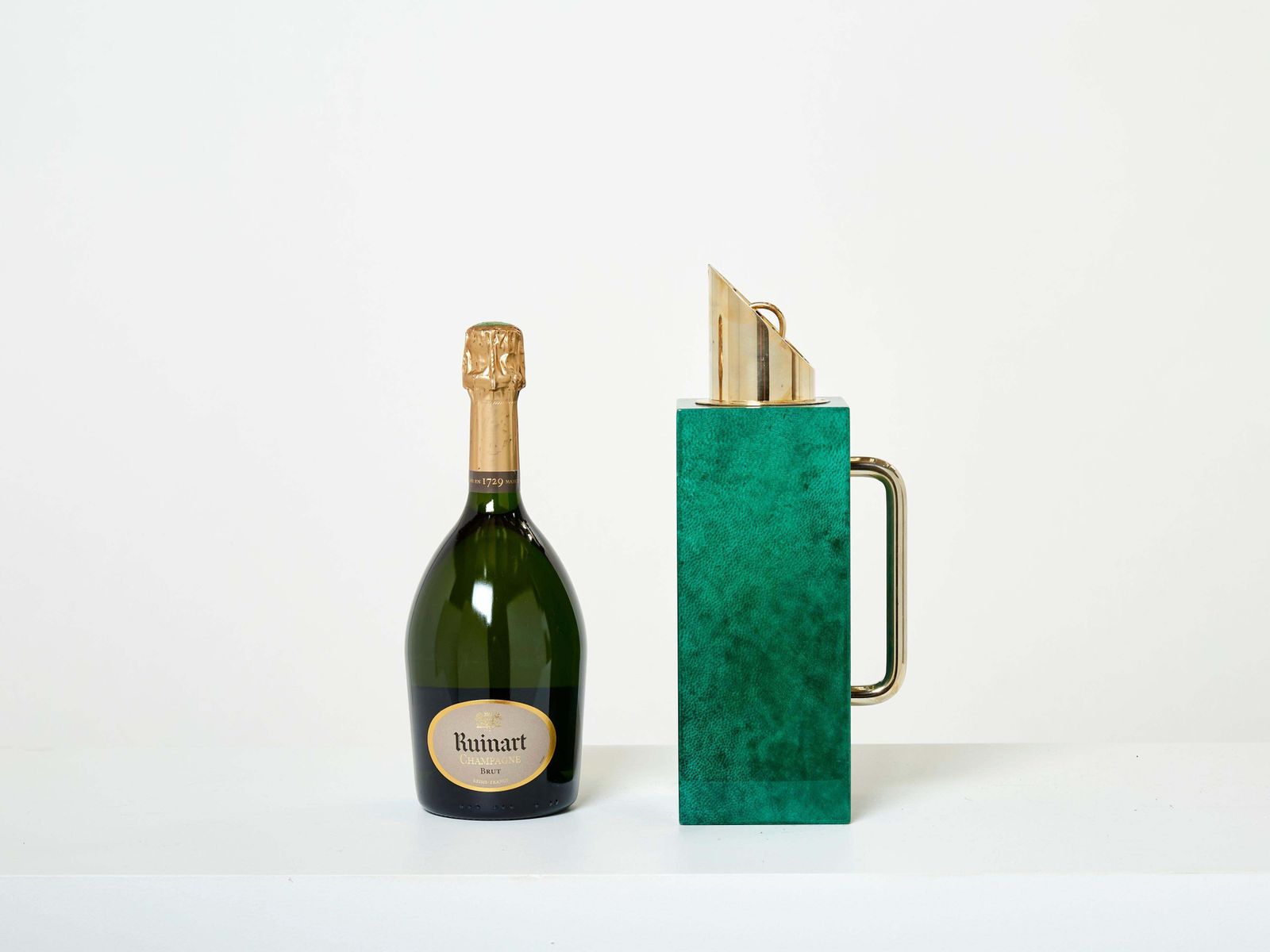 Carafe thermos Aldo Tura en parchemin de chèvre vert émeraude et laiton, années 1960 photo buy