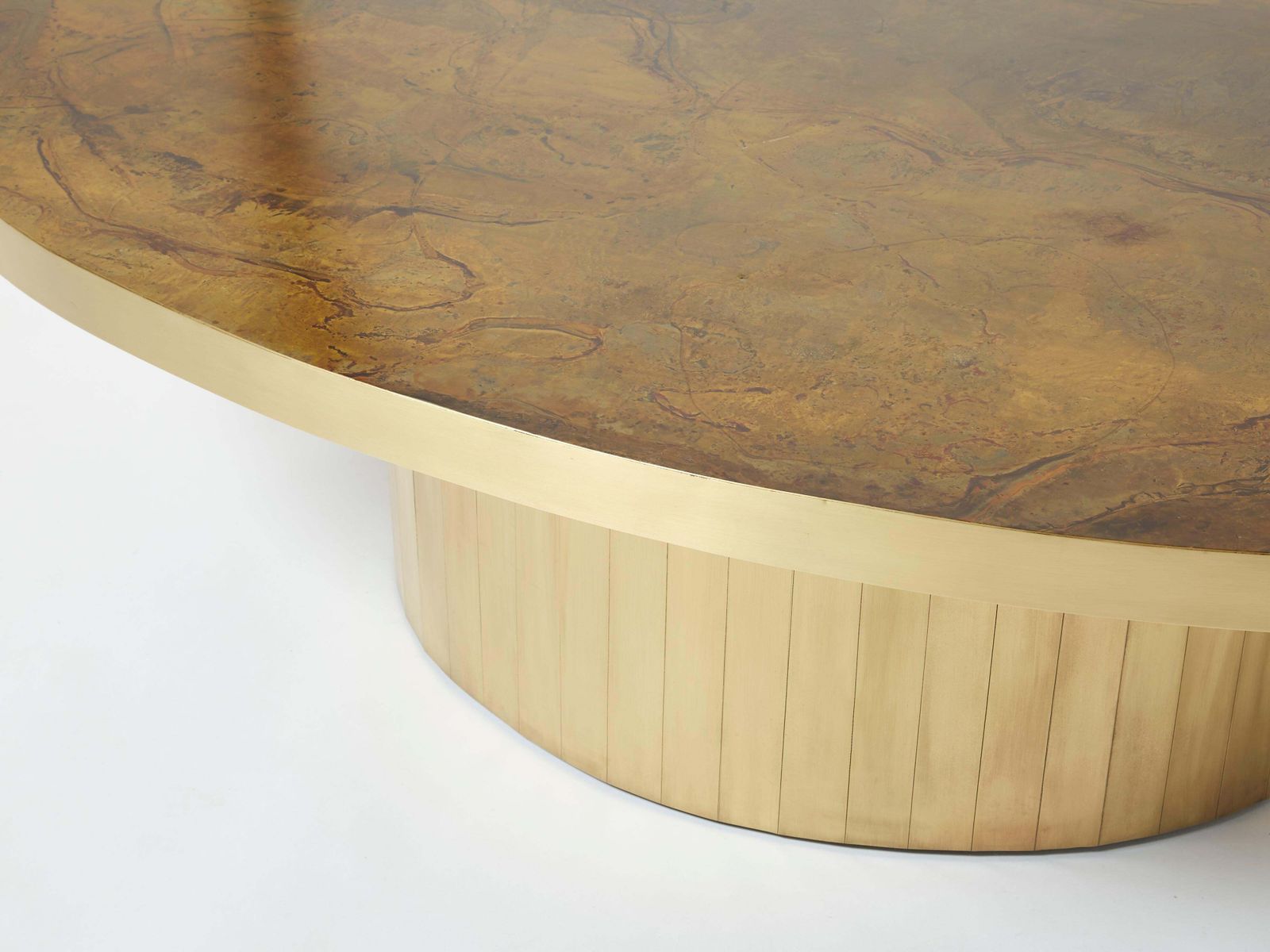 photo for sale Grande table basse ovale en laiton oxydé, par Isabelle et Richard Faure, années 1970