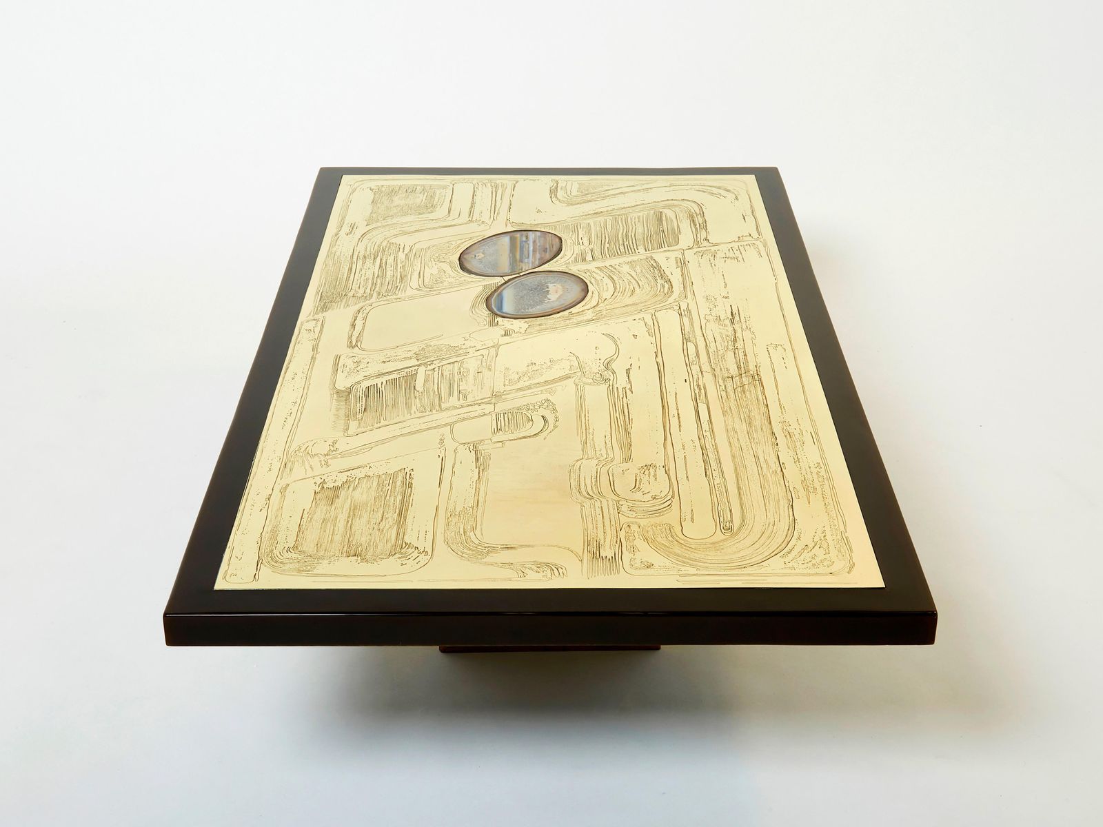 photo furniture Table basse belge en laiton gravé avec agates, signée Christian Krekels, 1979