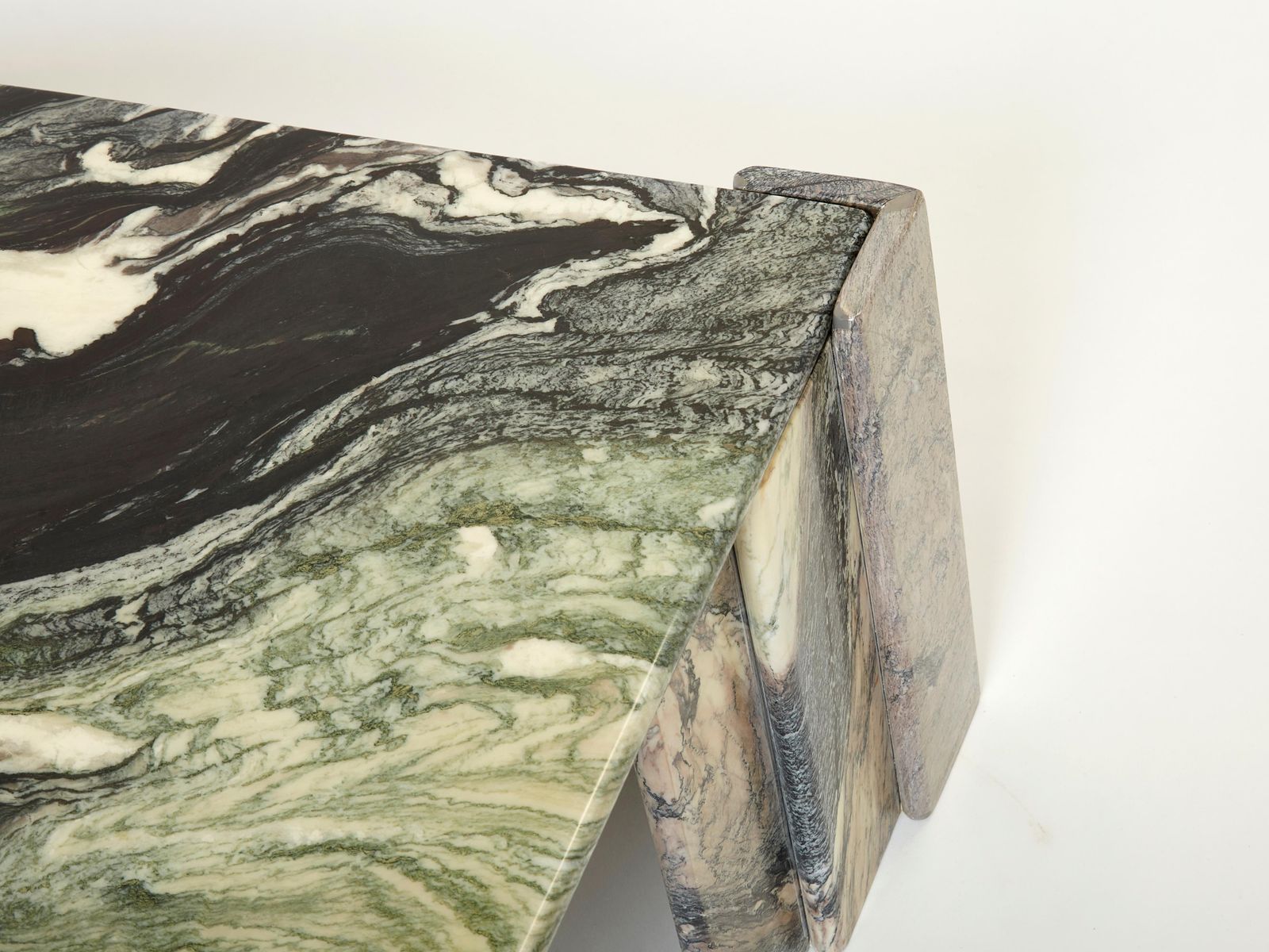 Grande table basse en marbre de Sicile, forme œil, années 1970 photo 5910.0