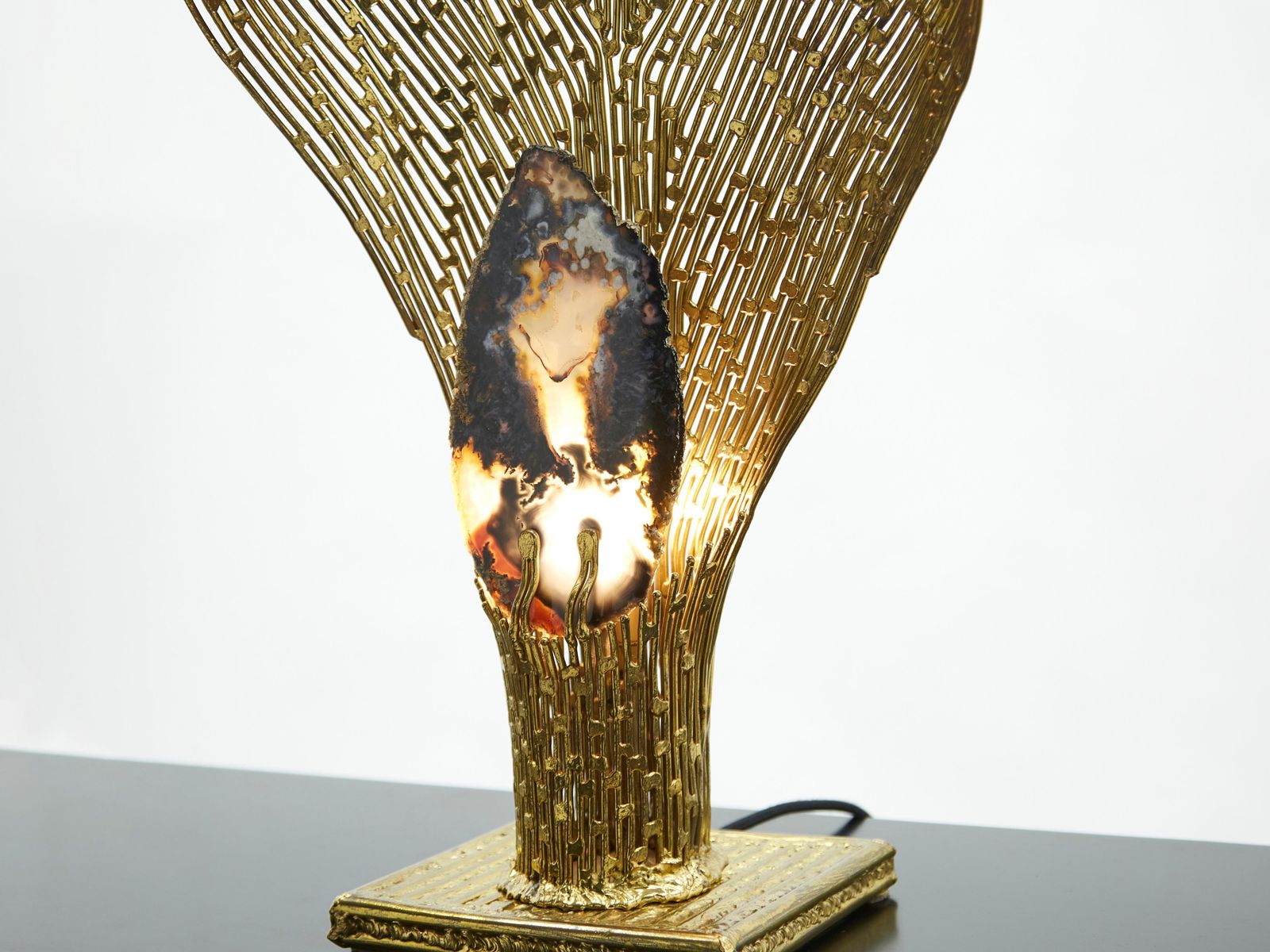 Lampe de table Henri Fernandez en laiton et agate Nefertiti, années 1970 photo buy