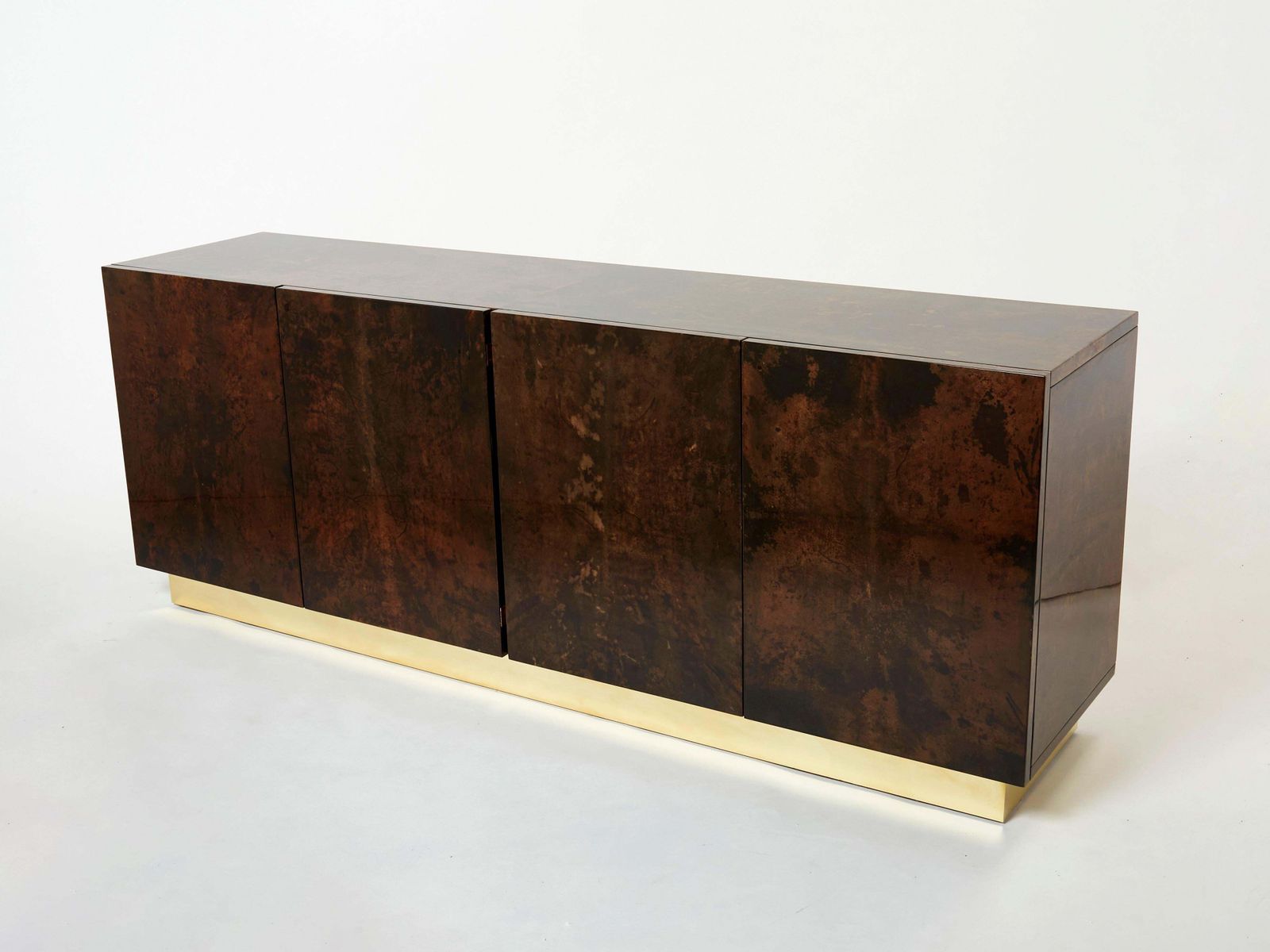 Buffet Aldo Tura en parchemin de chèvre brun et laiton, années 1960 photo for sale
