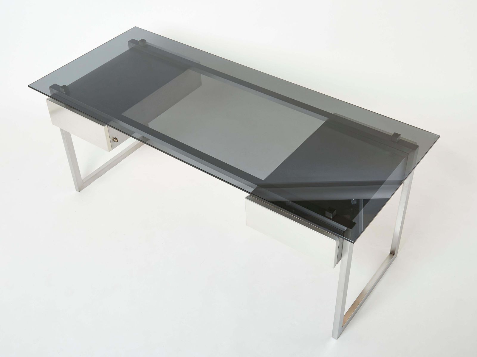 Table bureau Patrice Maffei pour Kappa en acier brossé et verre fumé, années 1970 photo Mobilier