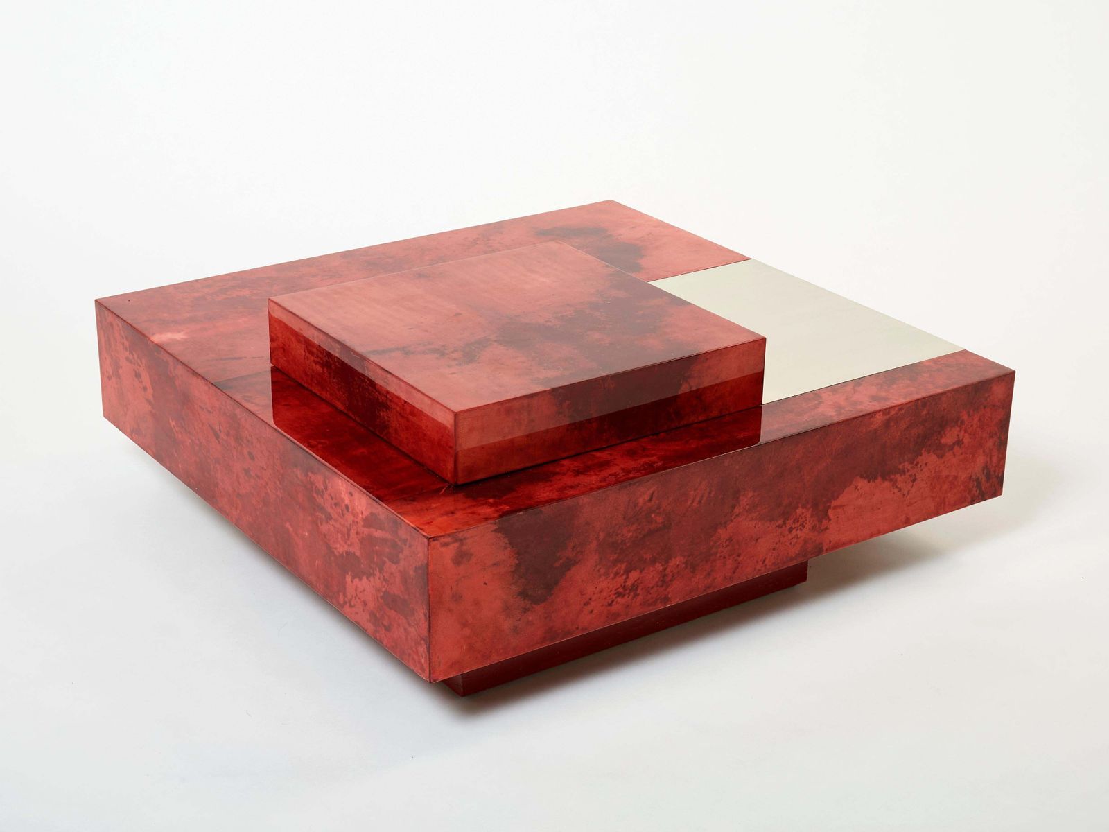 photo furniture Table basse Aldo Tura en parchemin de chèvre rouge et acier, 1960